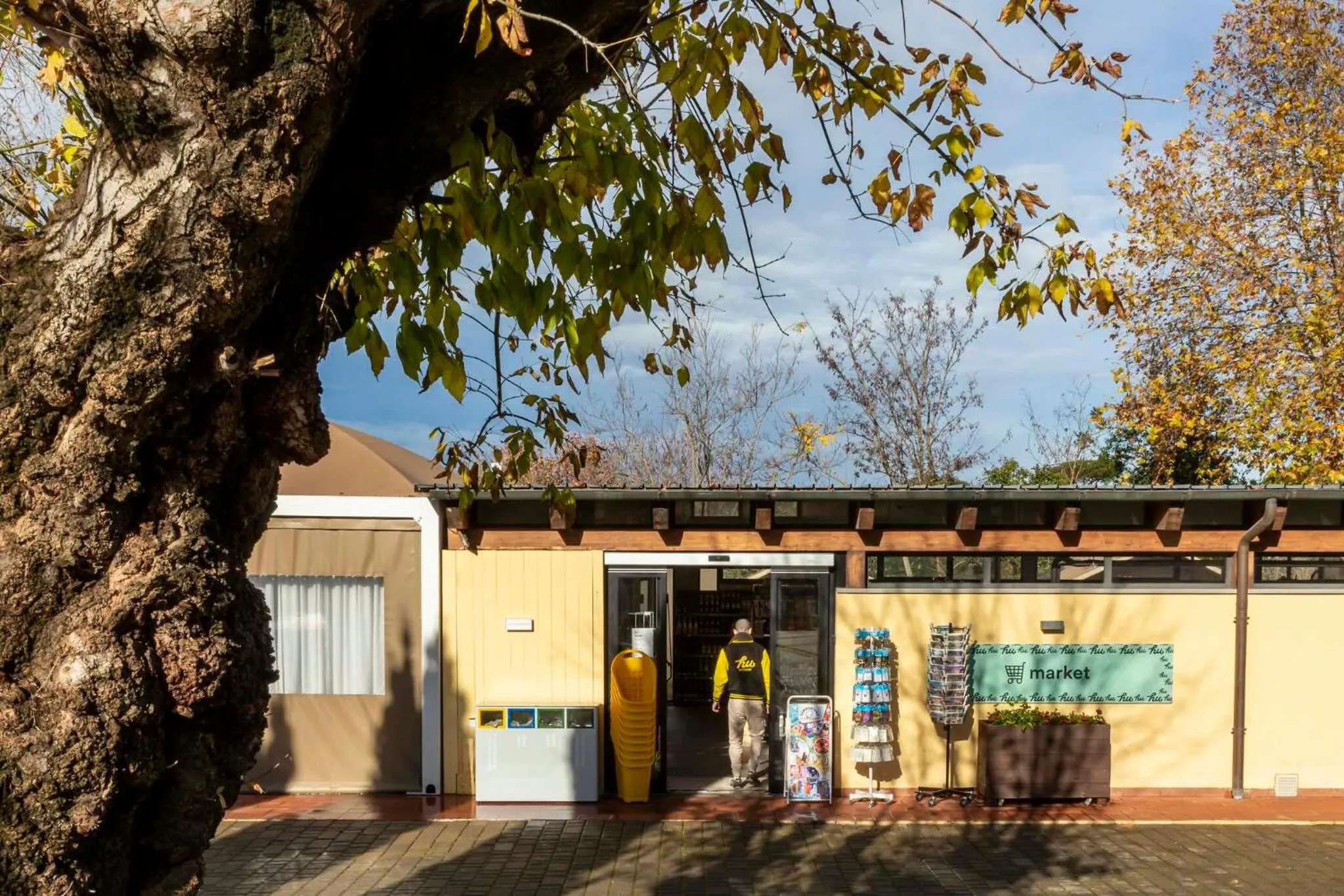 Supermarket/grocery shop in hu Roma Camping In Town