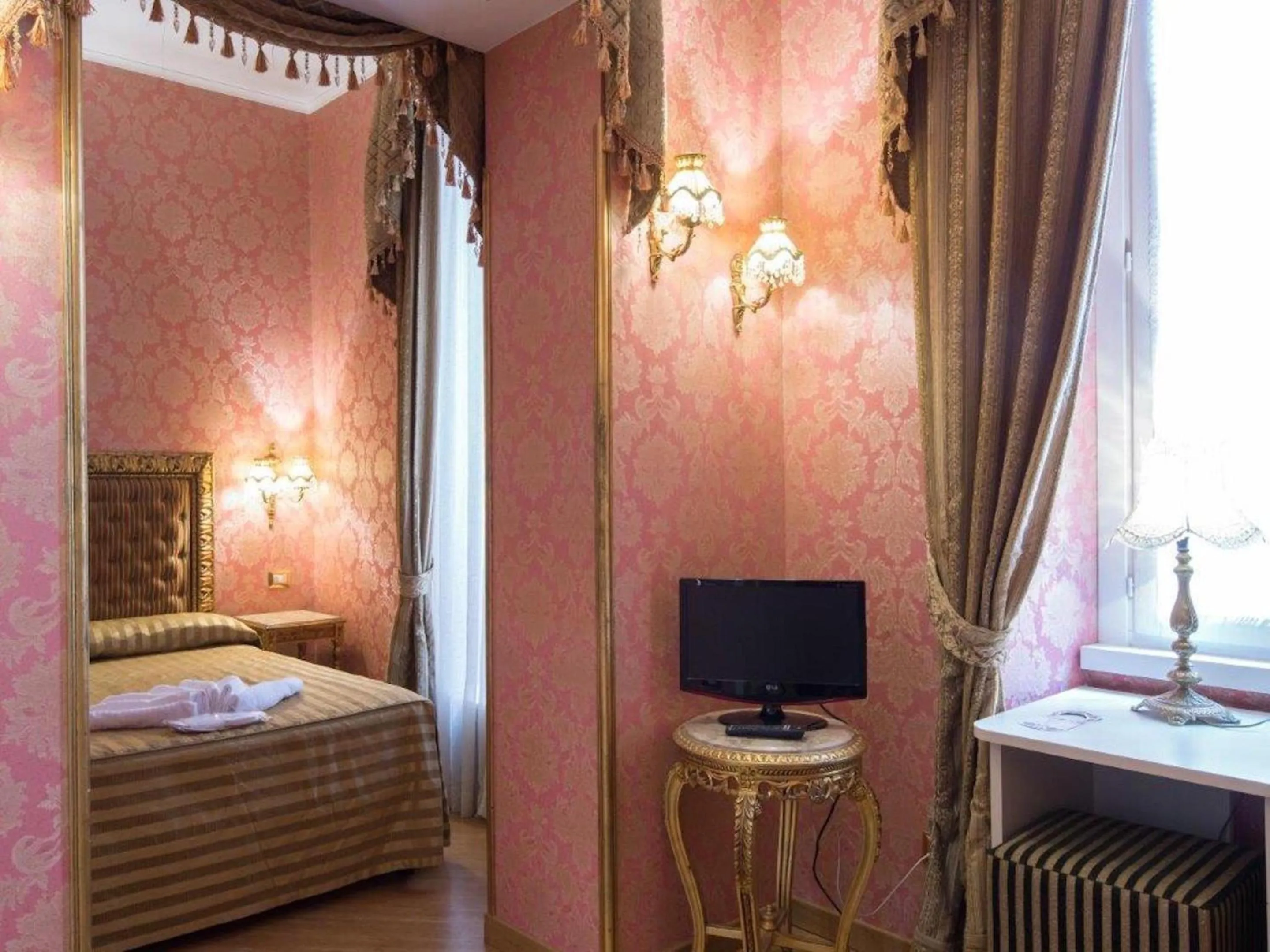 Photo of the whole room, Bed in DCBoutiqueHotel