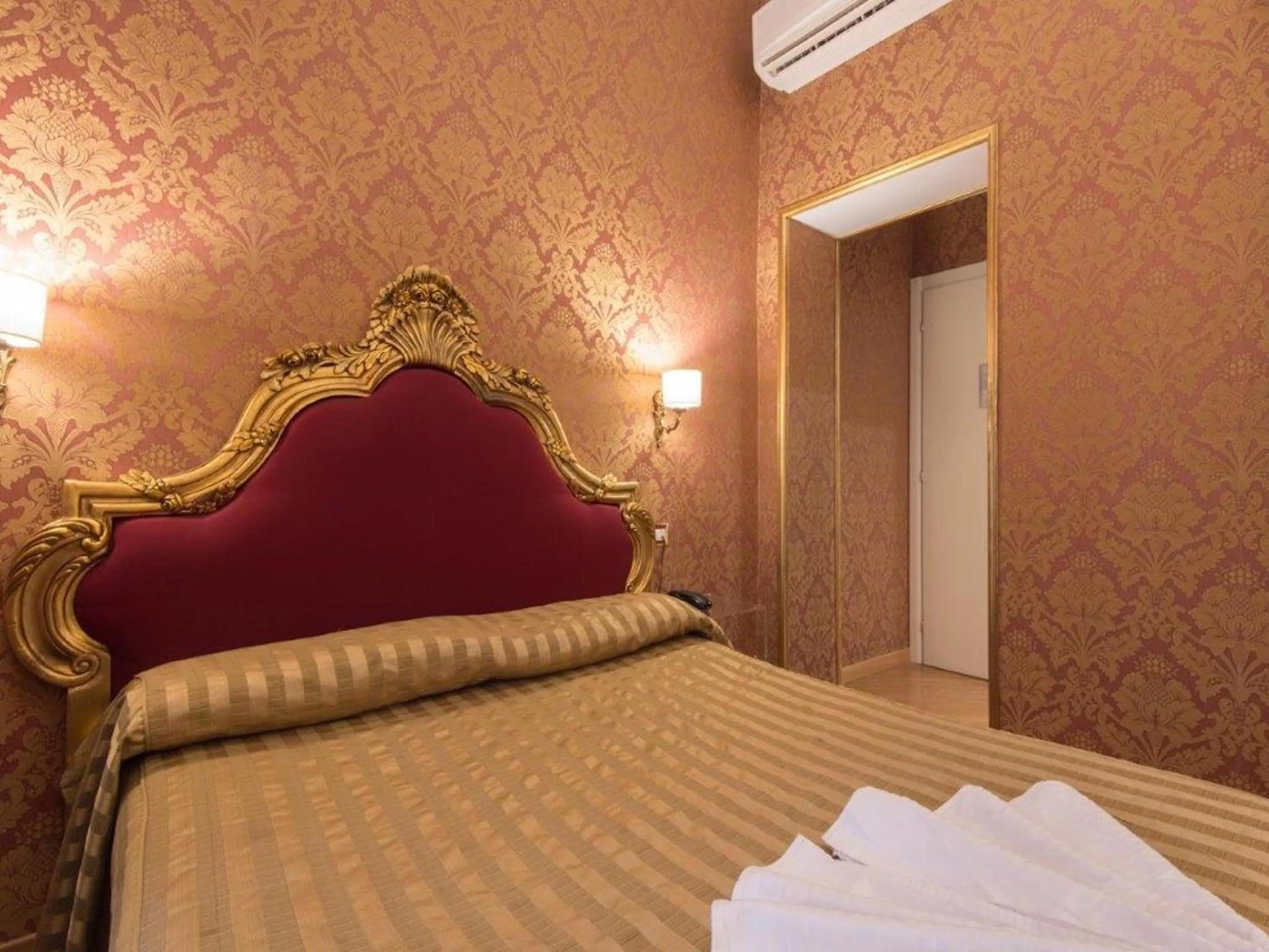 Photo of the whole room, Bed in DCBoutiqueHotel