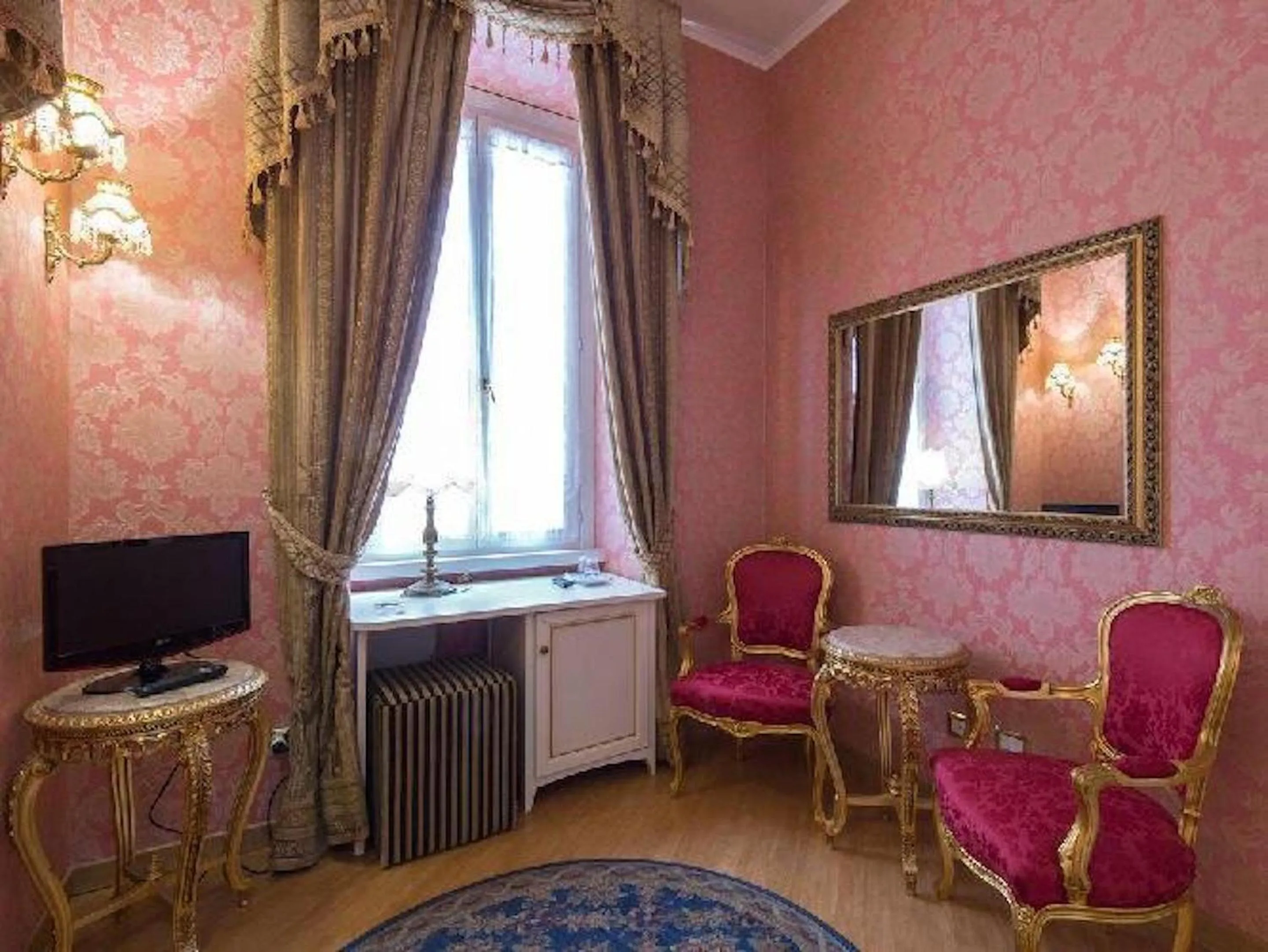 Photo of the whole room in DCBoutiqueHotel