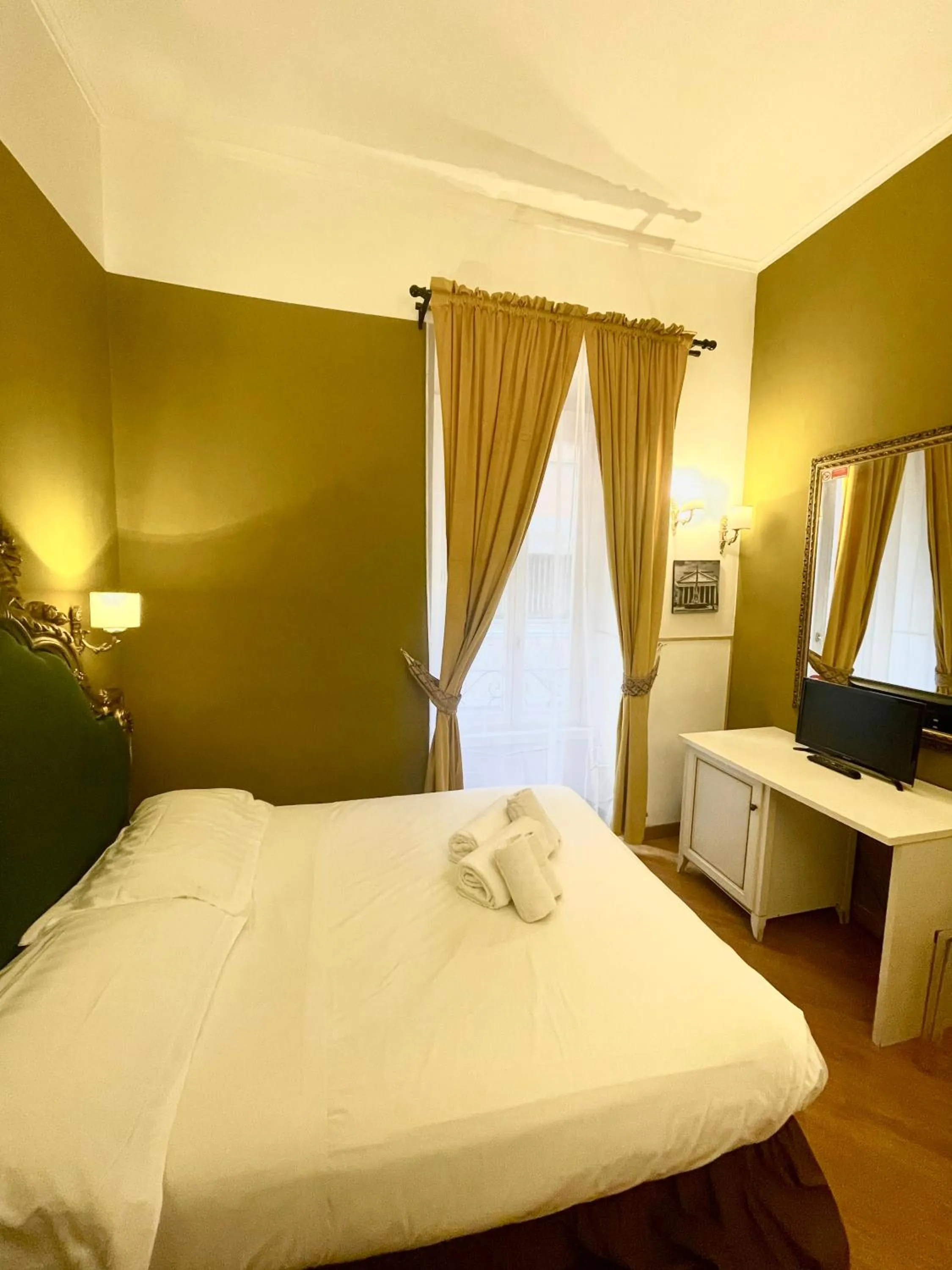 Bedroom, Bed in DCBoutiqueHotel