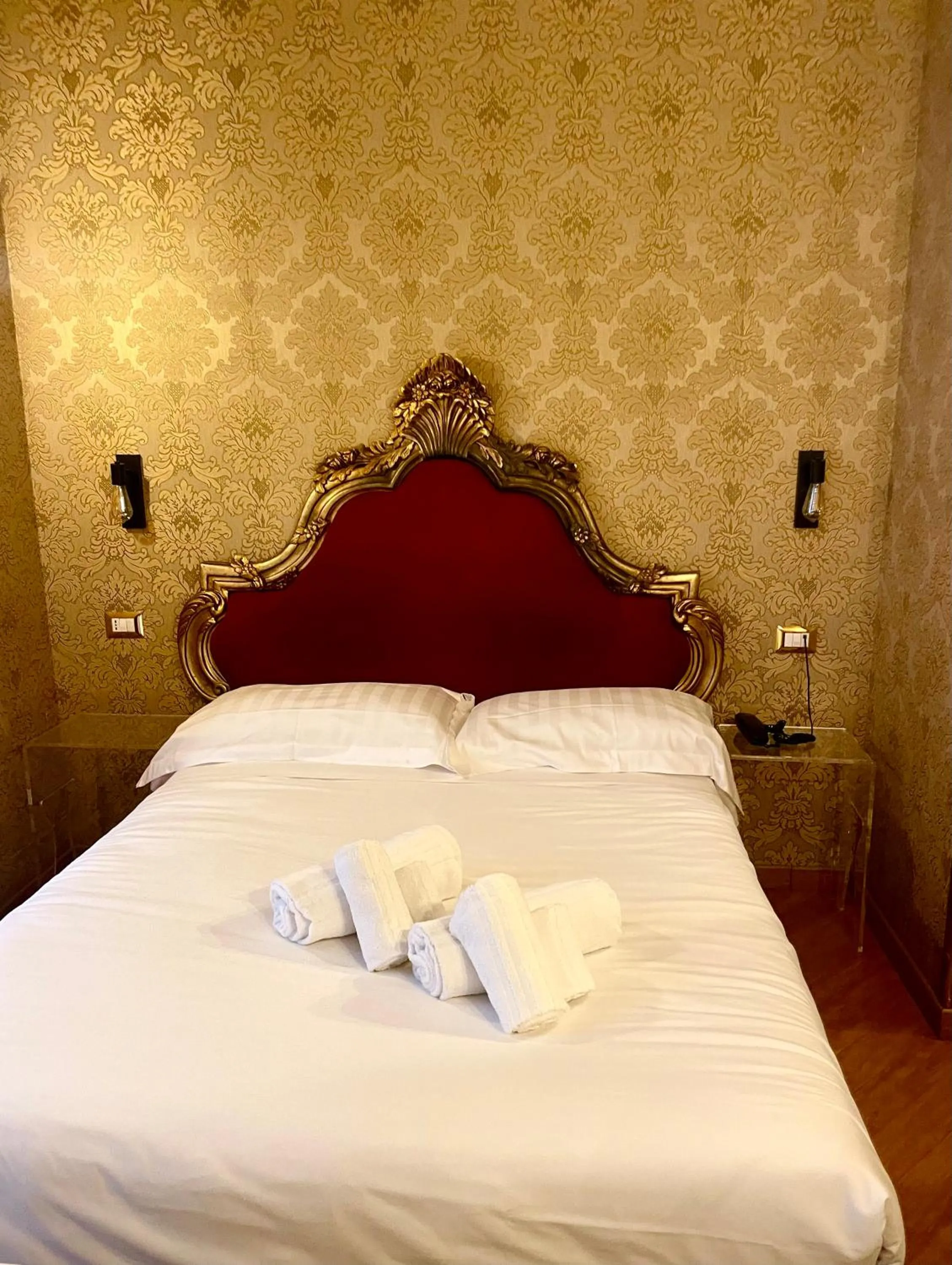 Bedroom, Bed in DCBoutiqueHotel