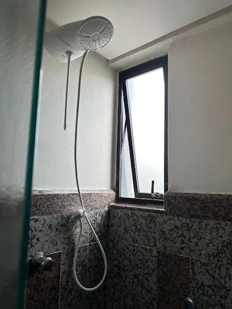 Shower in Condall Palace Hotel