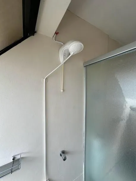 Shower in Condall Palace Hotel