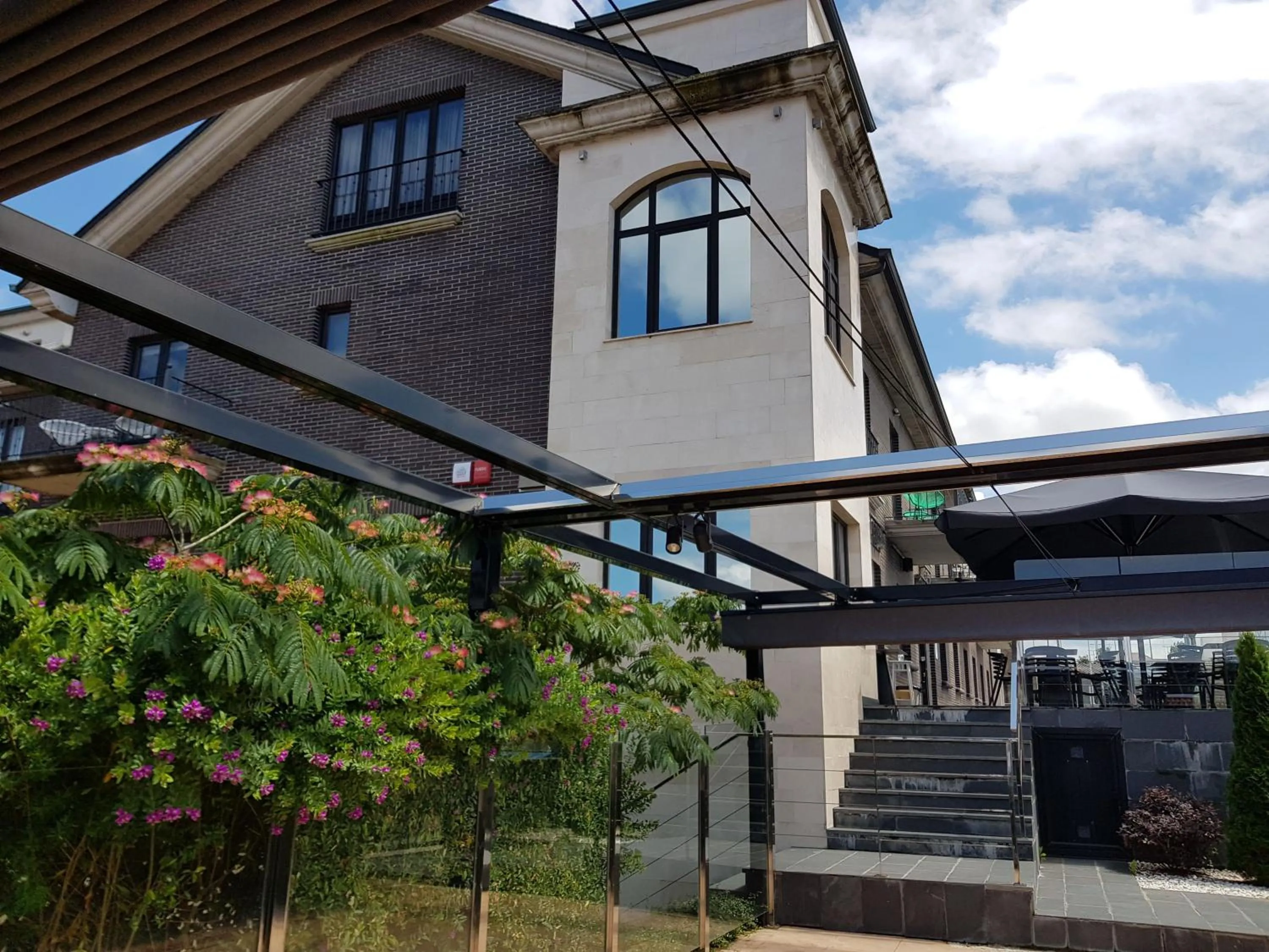 Facade/entrance in Calas De Liencres