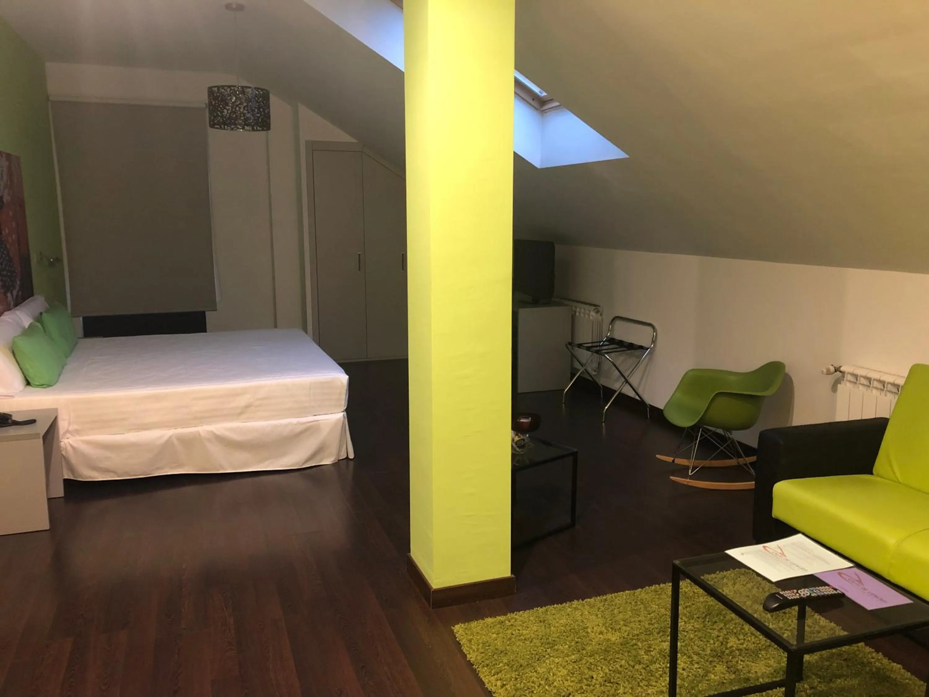 Photo of the whole room, Bed in Calas De Liencres