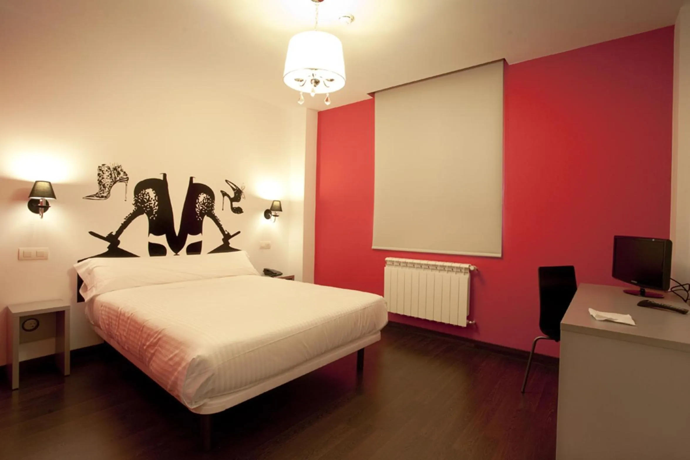 Photo of the whole room, Bed in Calas De Liencres