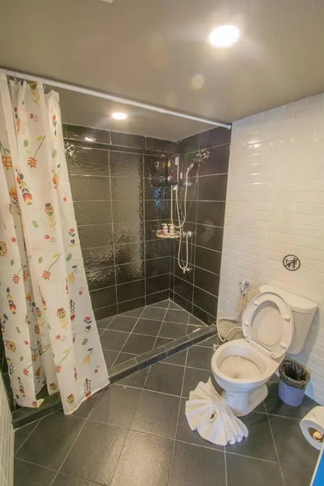 Bathroom in Sridonchai Heritage, Night Bazaar Chiang Mai