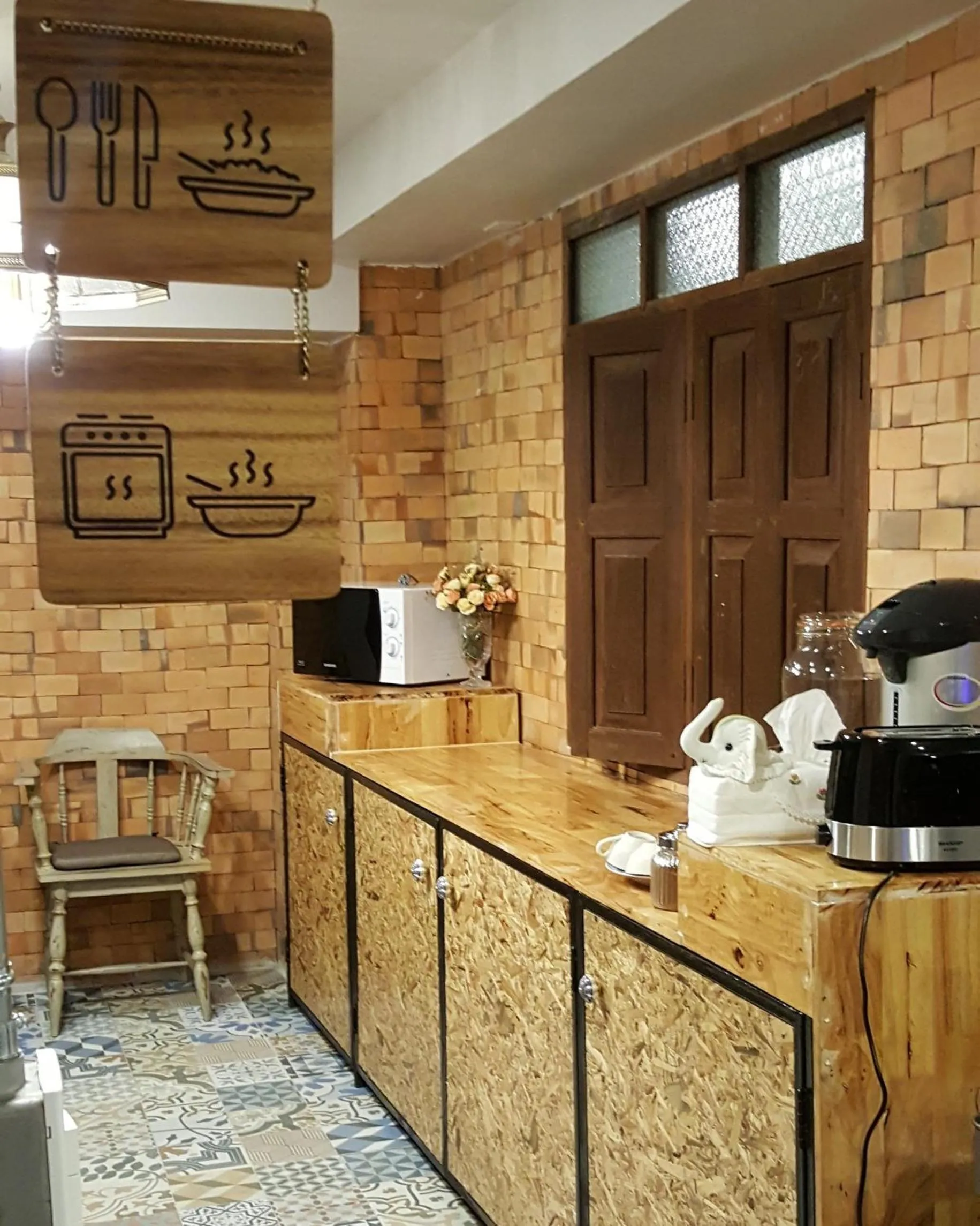 Communal kitchen in Sridonchai Heritage, Night Bazaar Chiang Mai