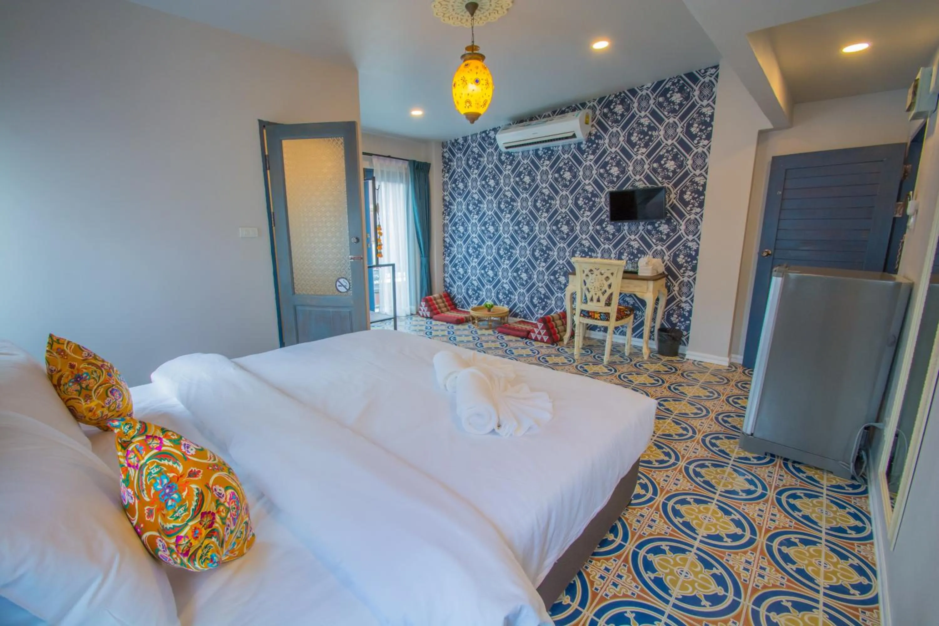 Photo of the whole room, Bed in Sridonchai Heritage, Night Bazaar Chiang Mai