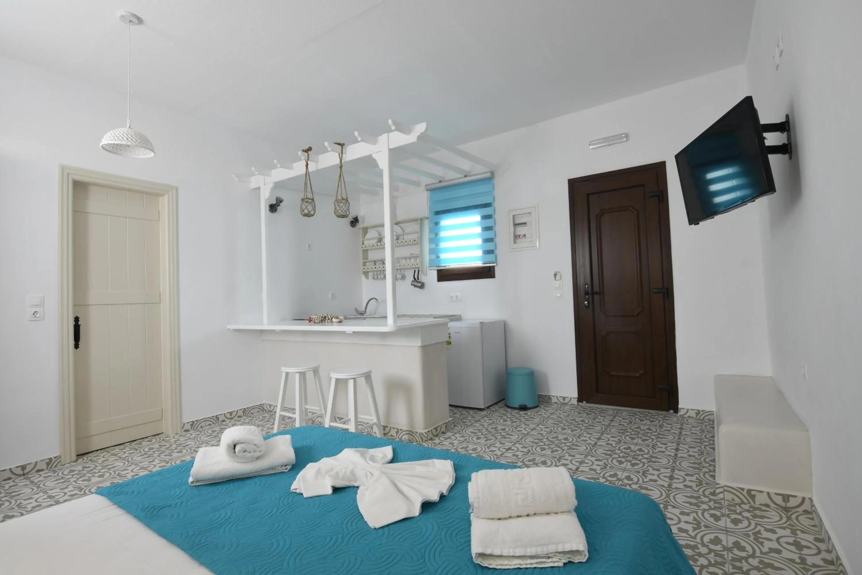 Kitchen or kitchenette, Bed in Hotel Castillio