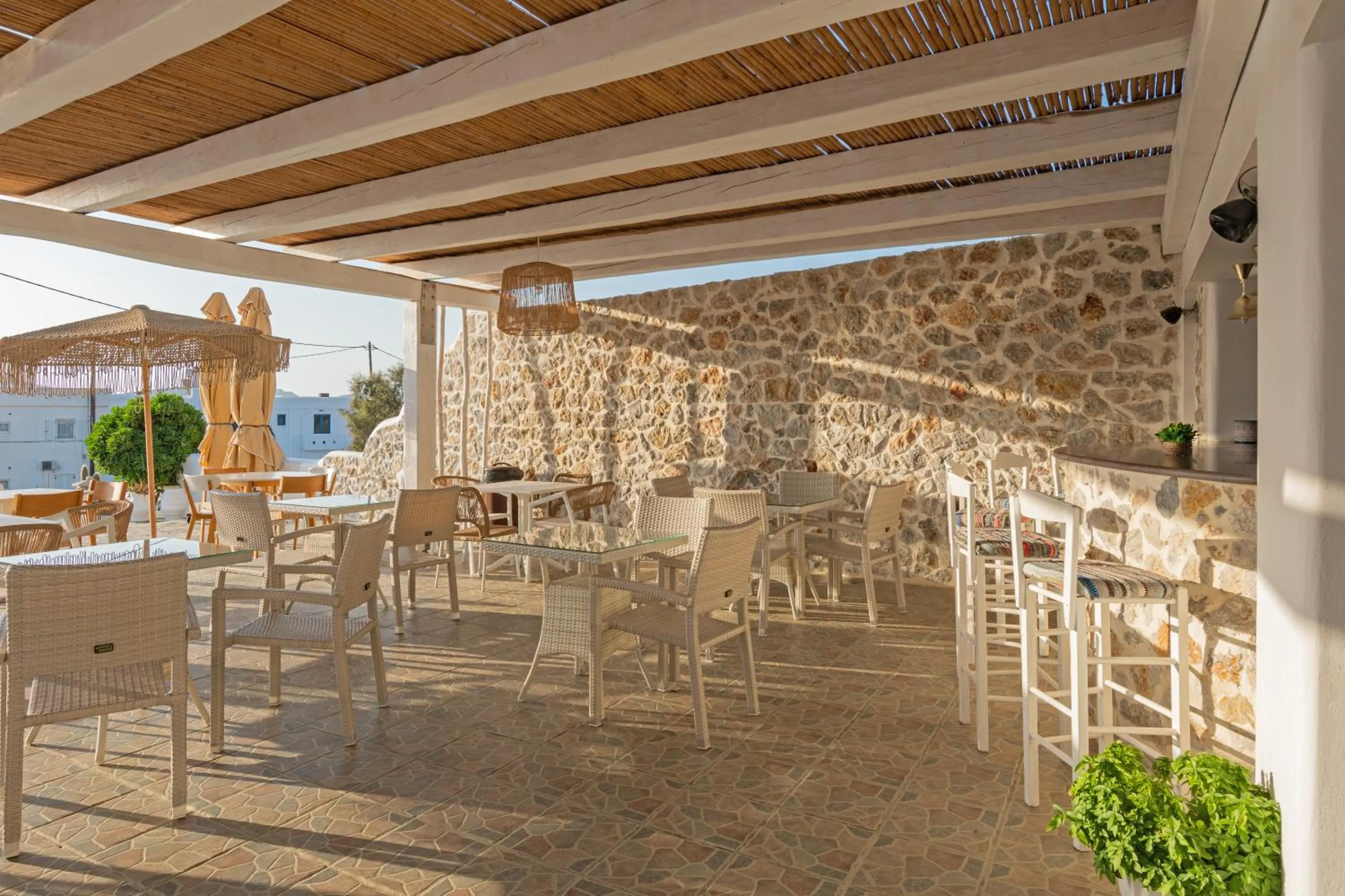 Restaurant/places to eat in Hotel Castillio