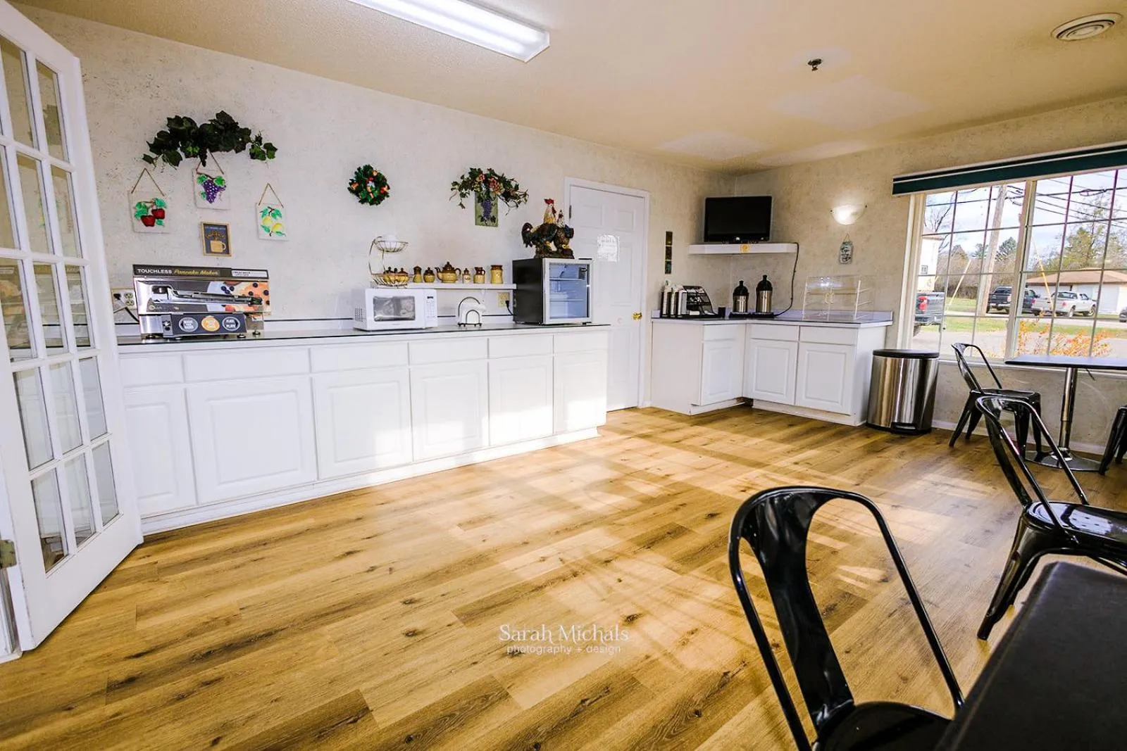 Breakfast in Mountain Host Motor Inn