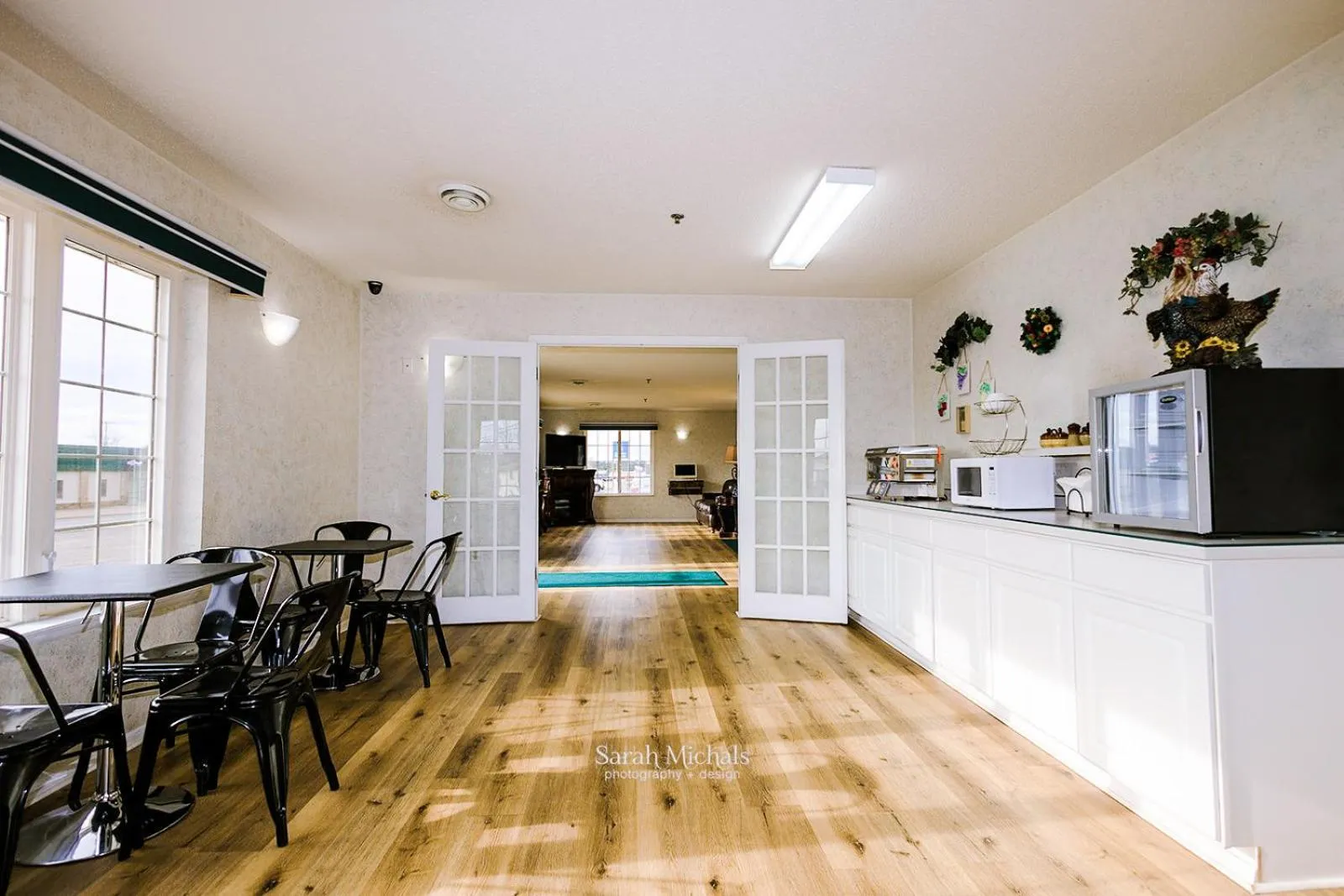 Breakfast in Mountain Host Motor Inn