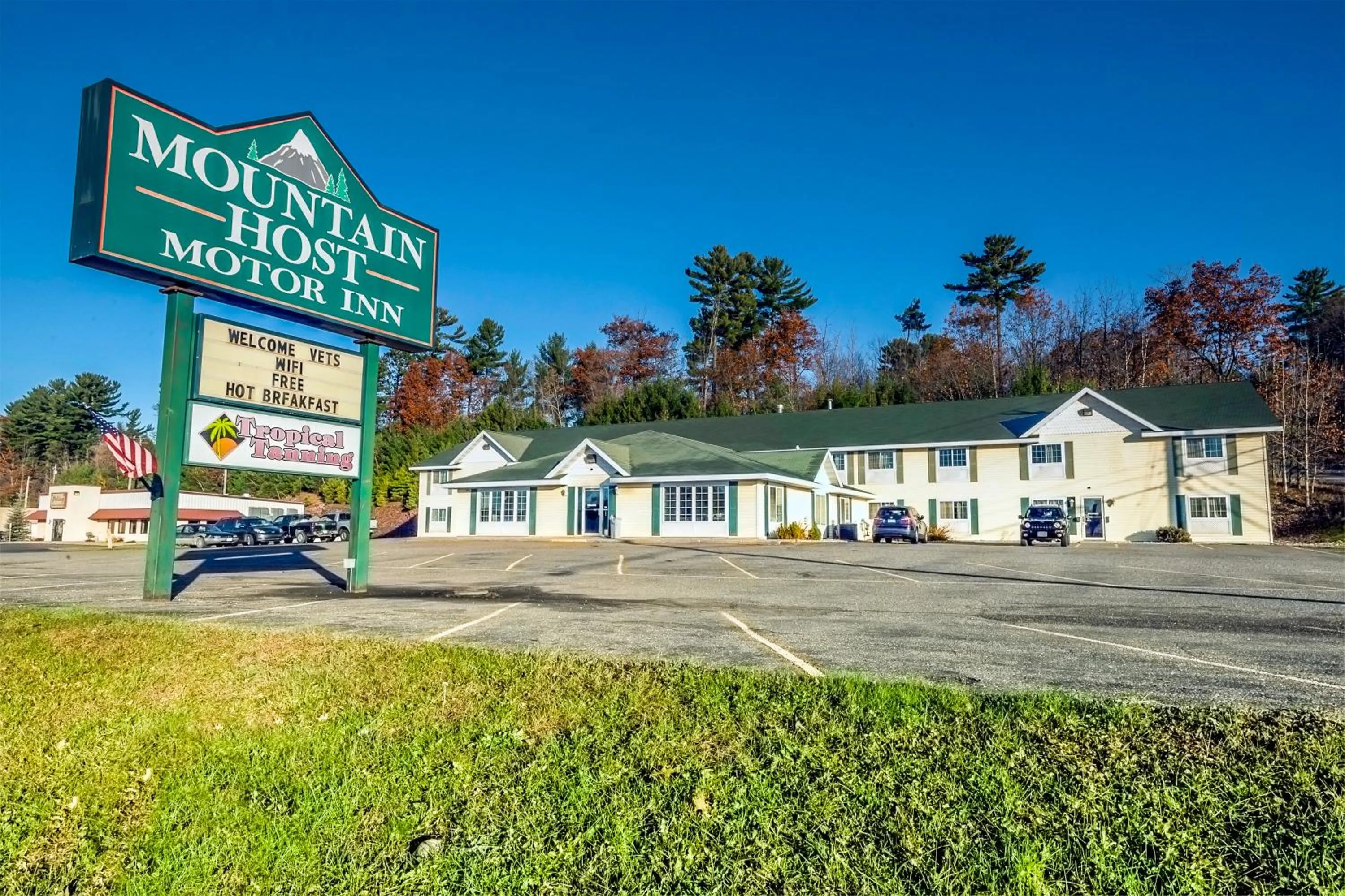 Property building in Mountain Host Motor Inn