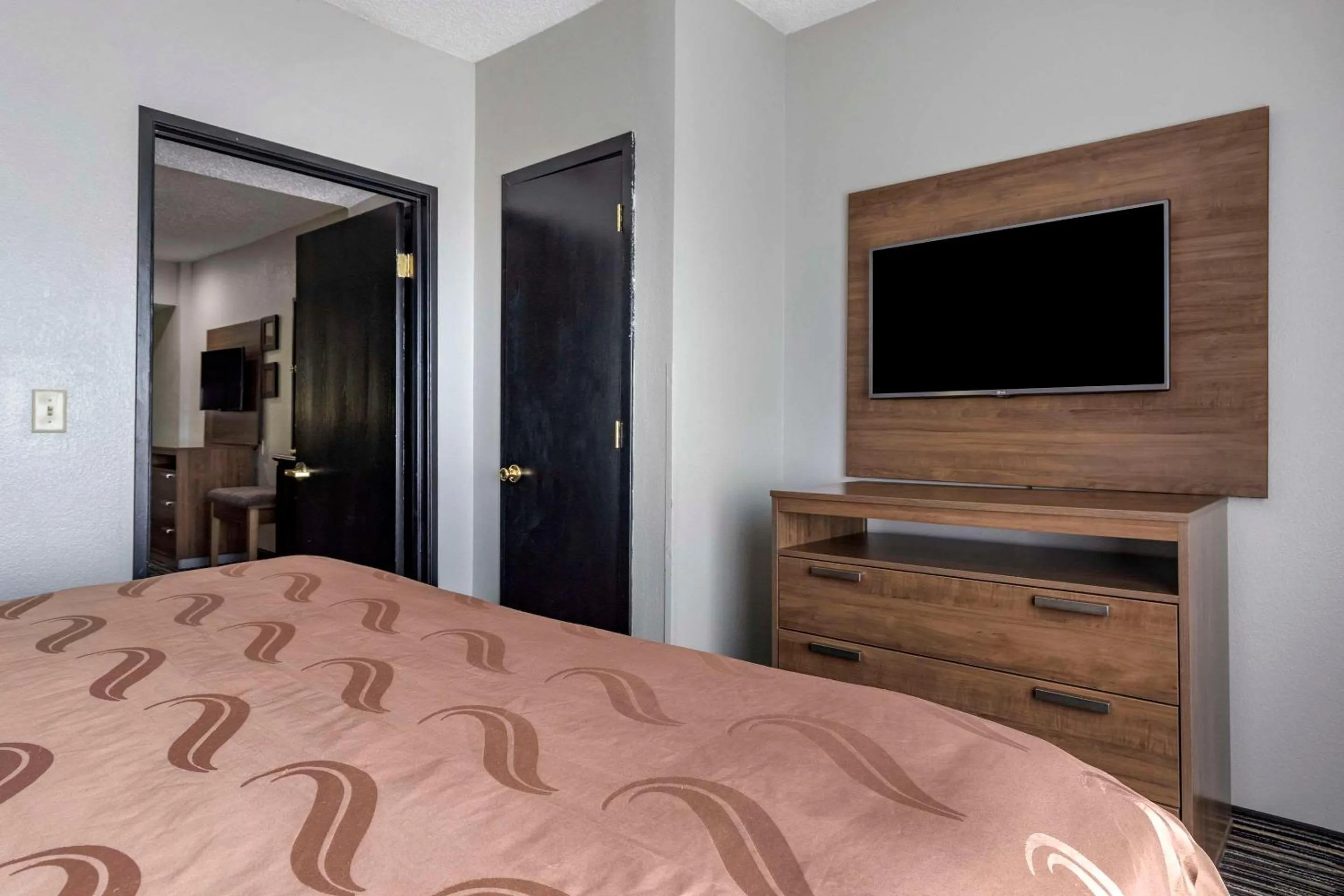 Bedroom, Bed in Quality Inn & Suites I-35 E-Walnut Hill