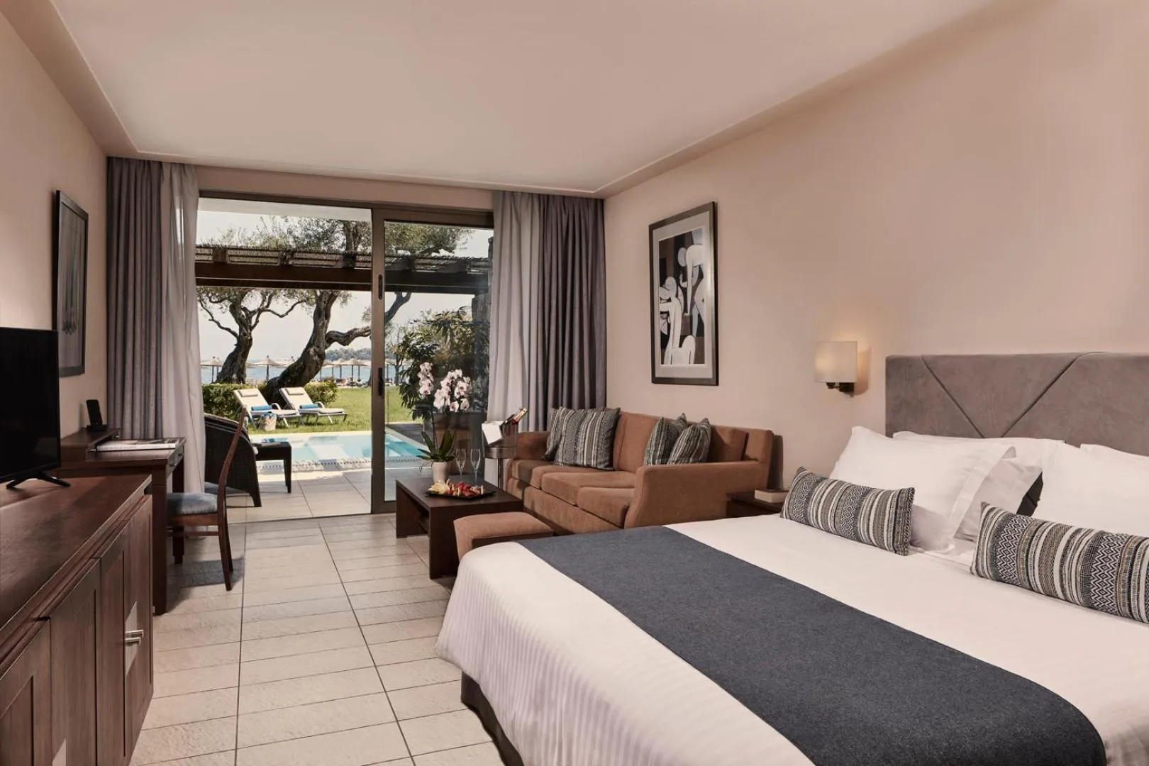 Bed in Kontokali Bay Resort & Spa