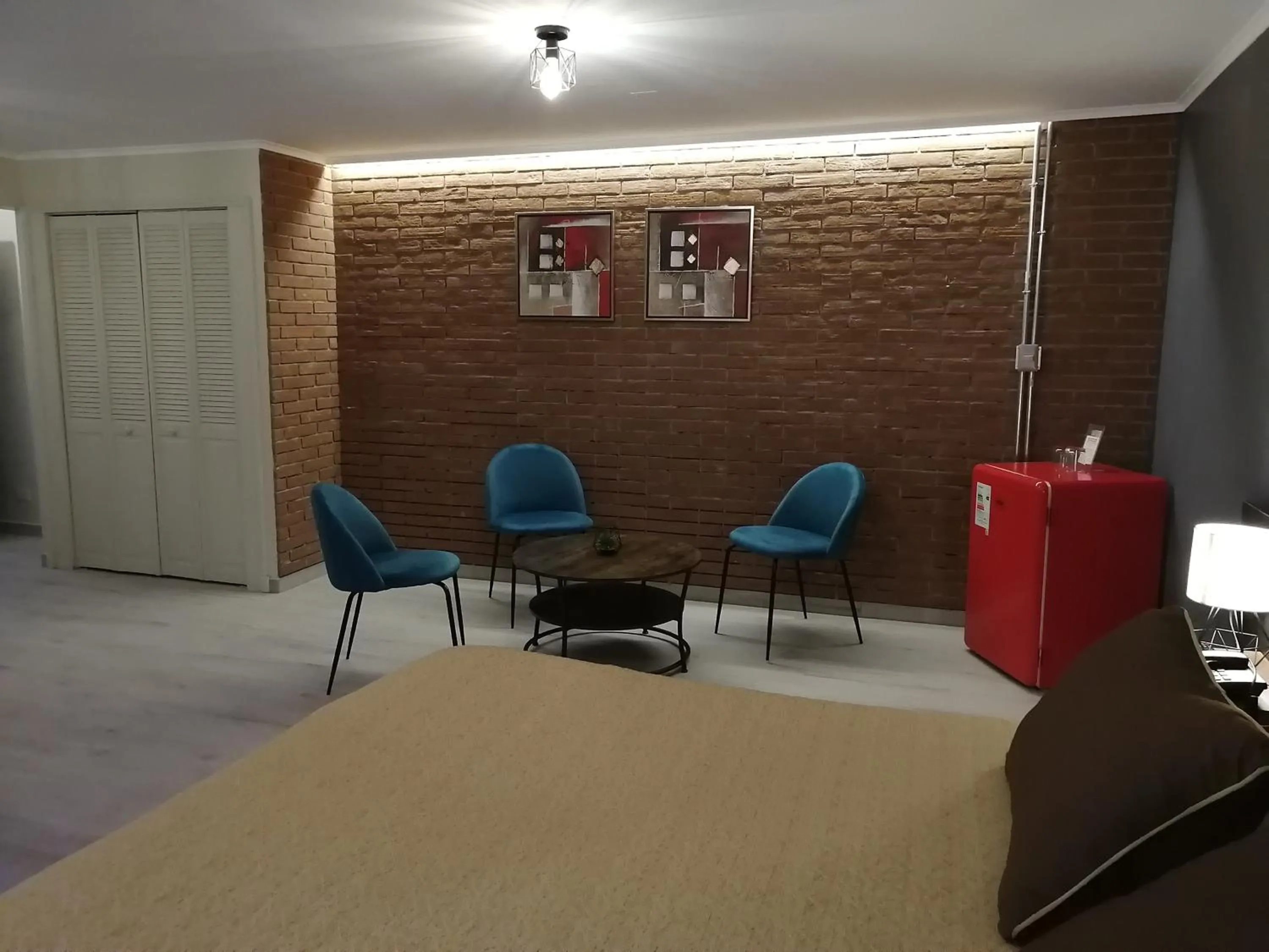 Text overlay in Hotel Diego de Velazquez