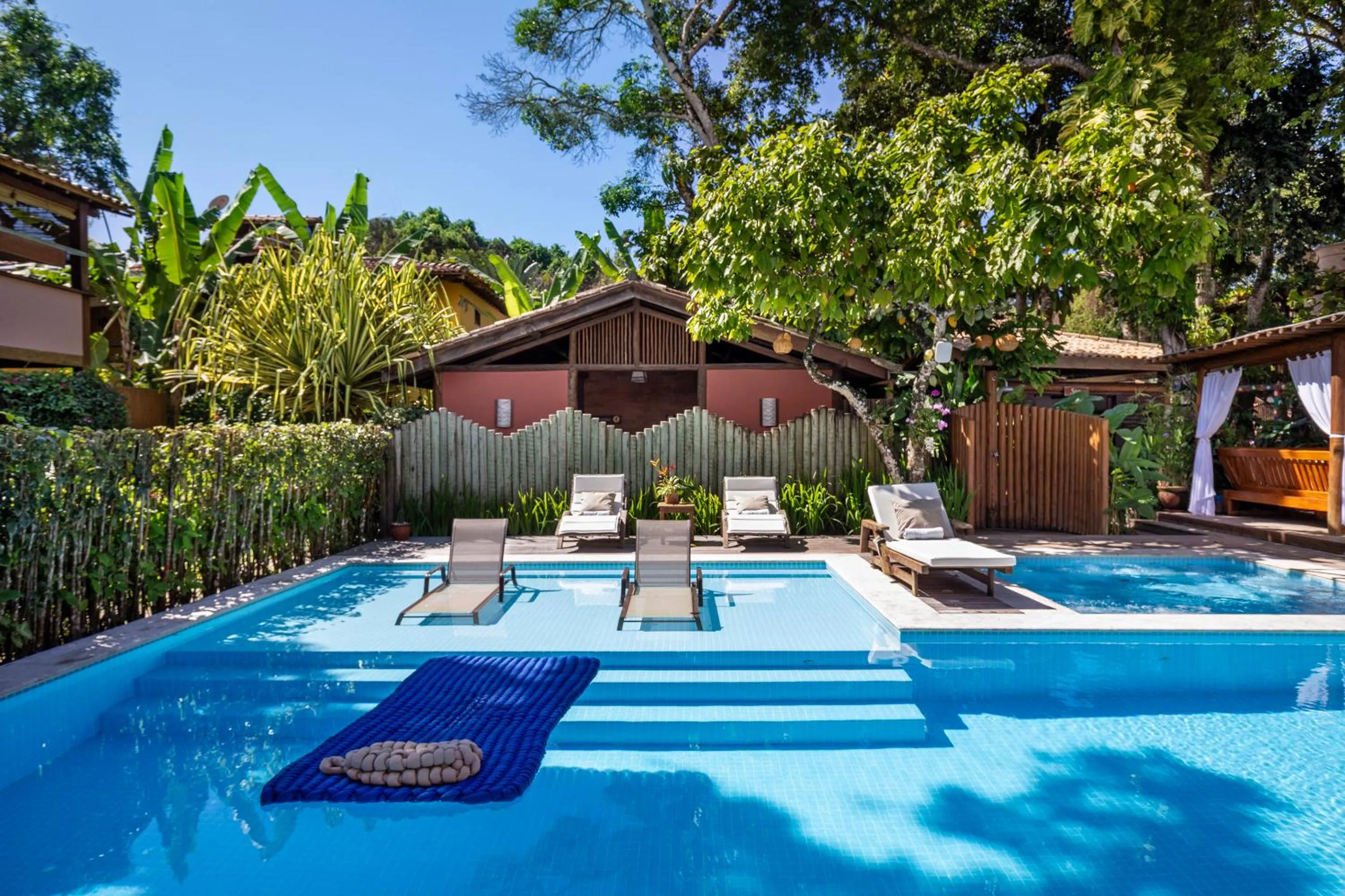 Pool view in Pousada Quarto Crescente