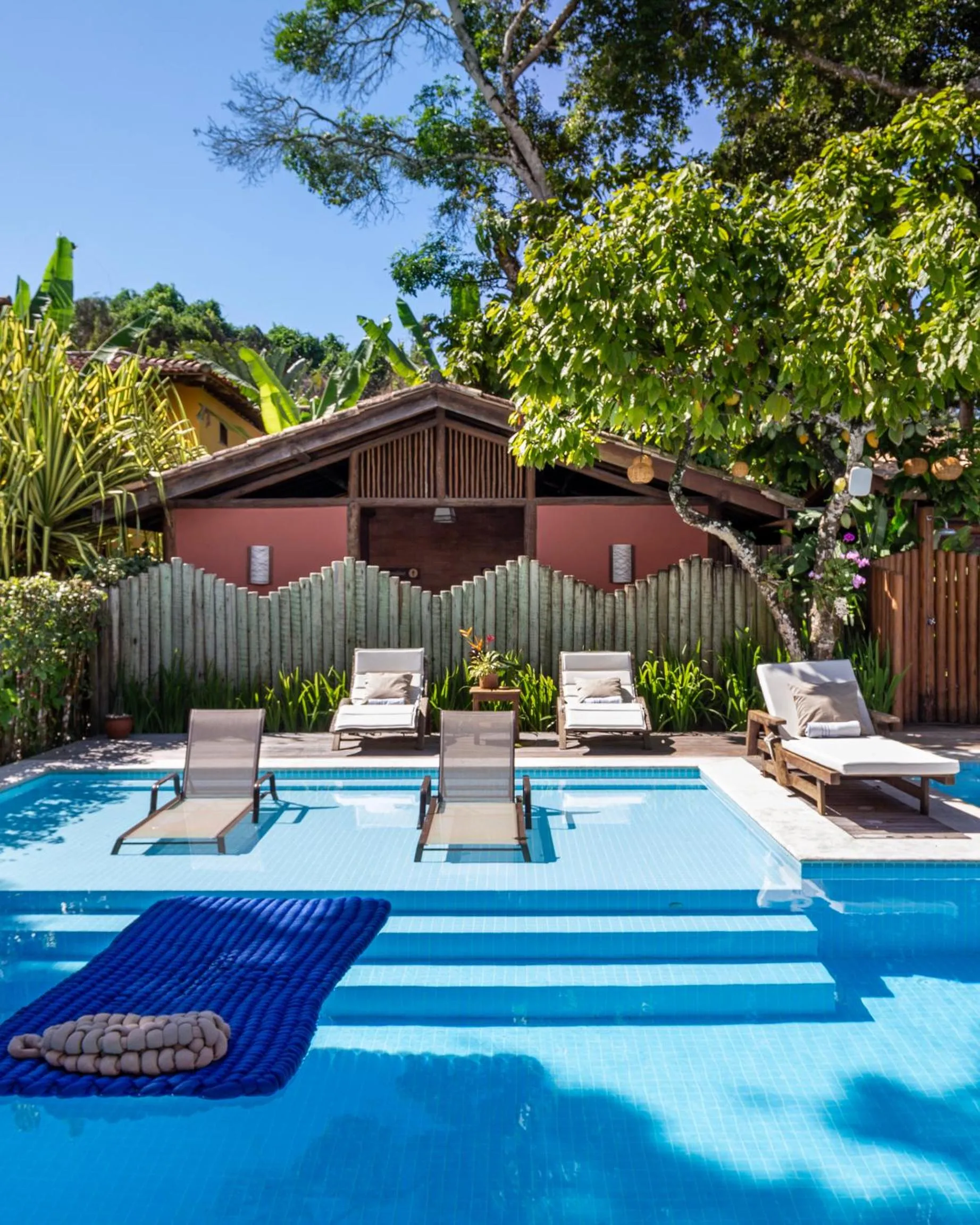 Swimming pool in Pousada Quarto Crescente