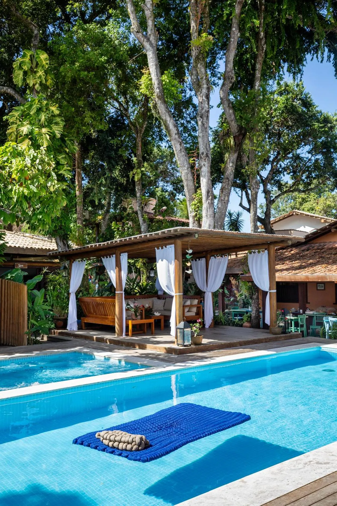 Pool view in Pousada Quarto Crescente