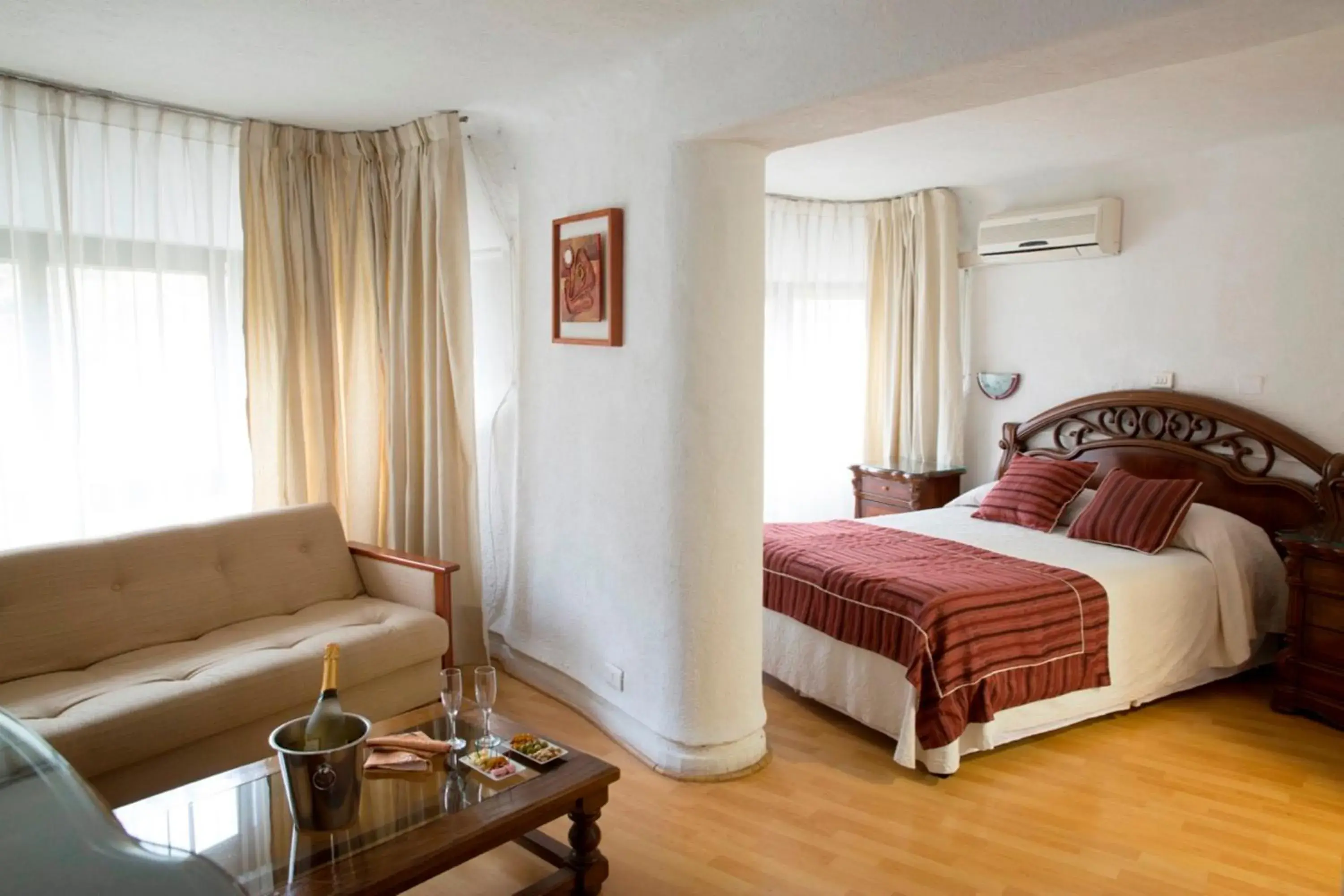 Superior Double Room in Hotel Montecarlo Santiago Superior Double Room in Hotel Montecarlo Santiago