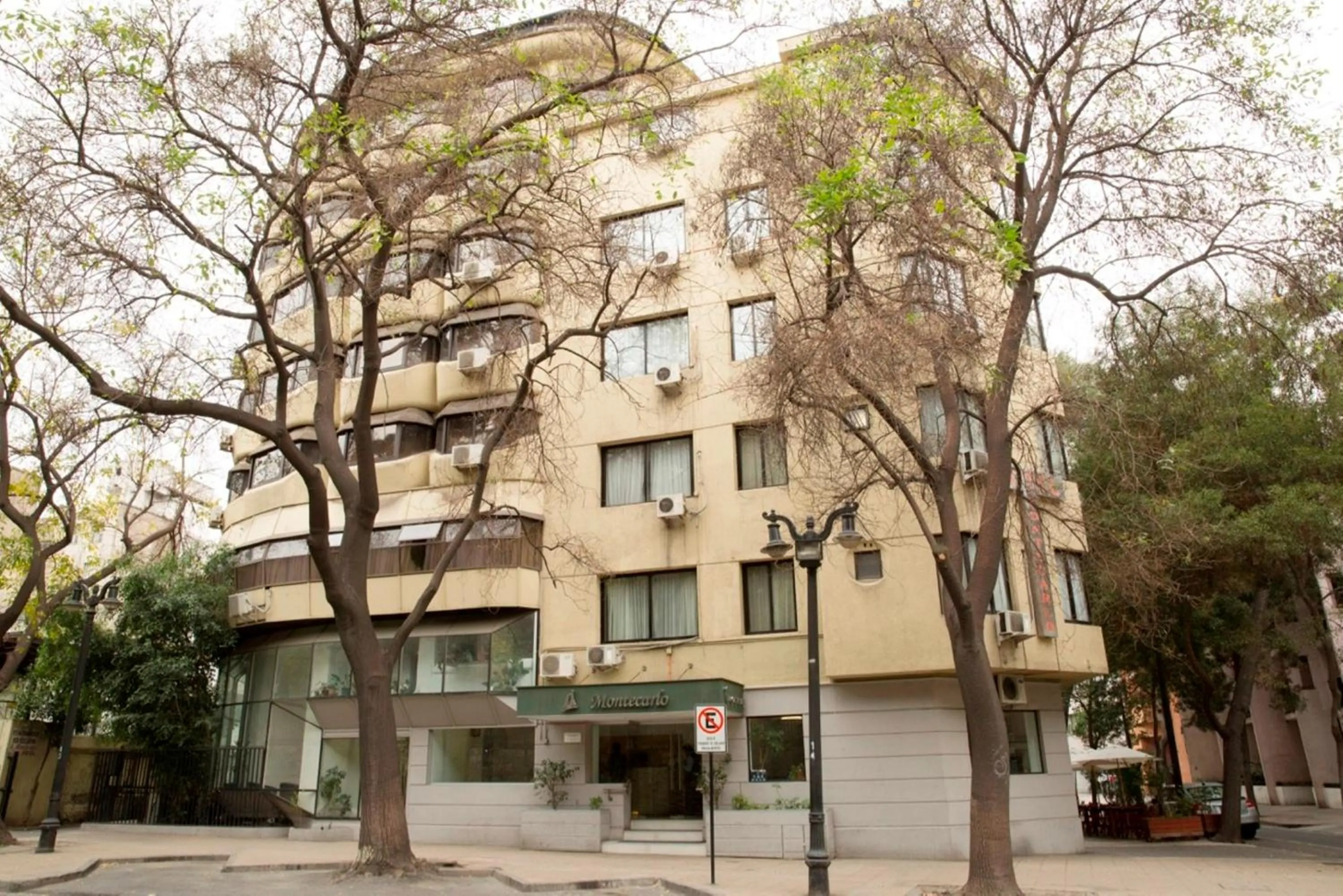 Facade/entrance in Hotel Montecarlo Santiago