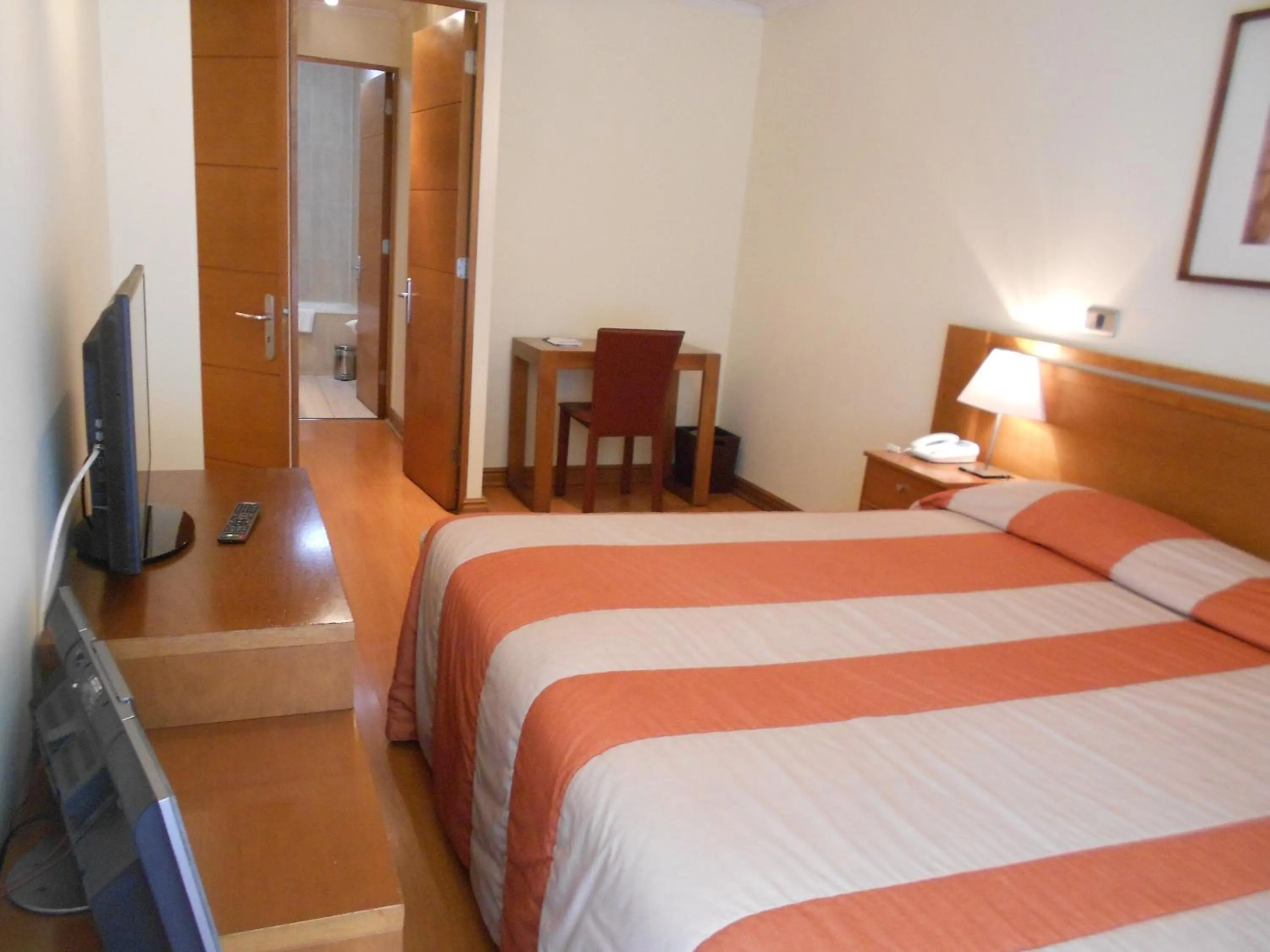 Photo of the whole room, Bed in Andes Suites