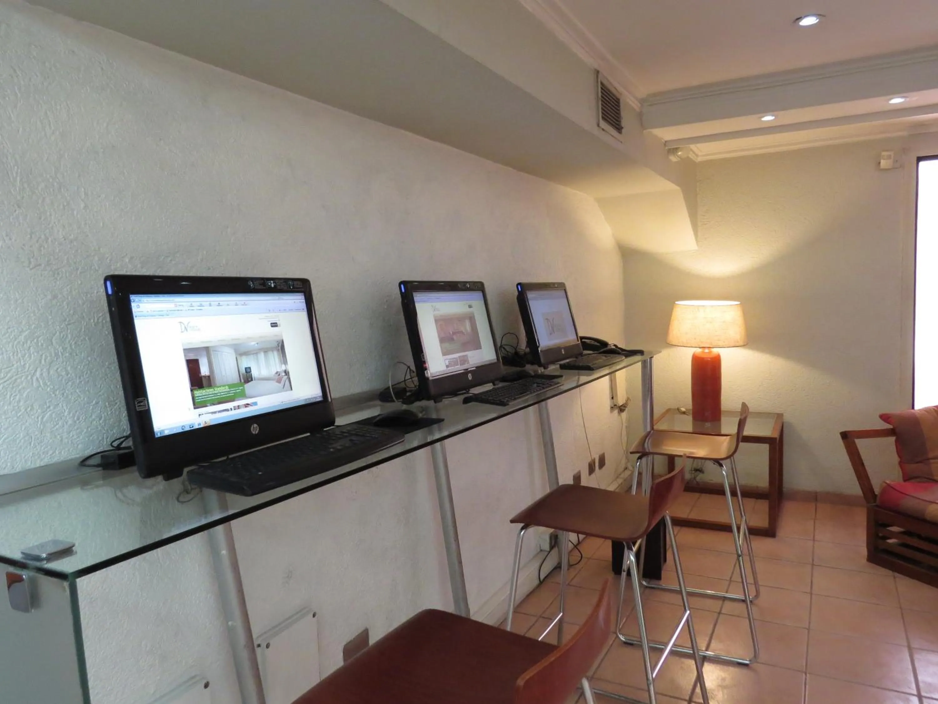 Business facilities in Andes Suites