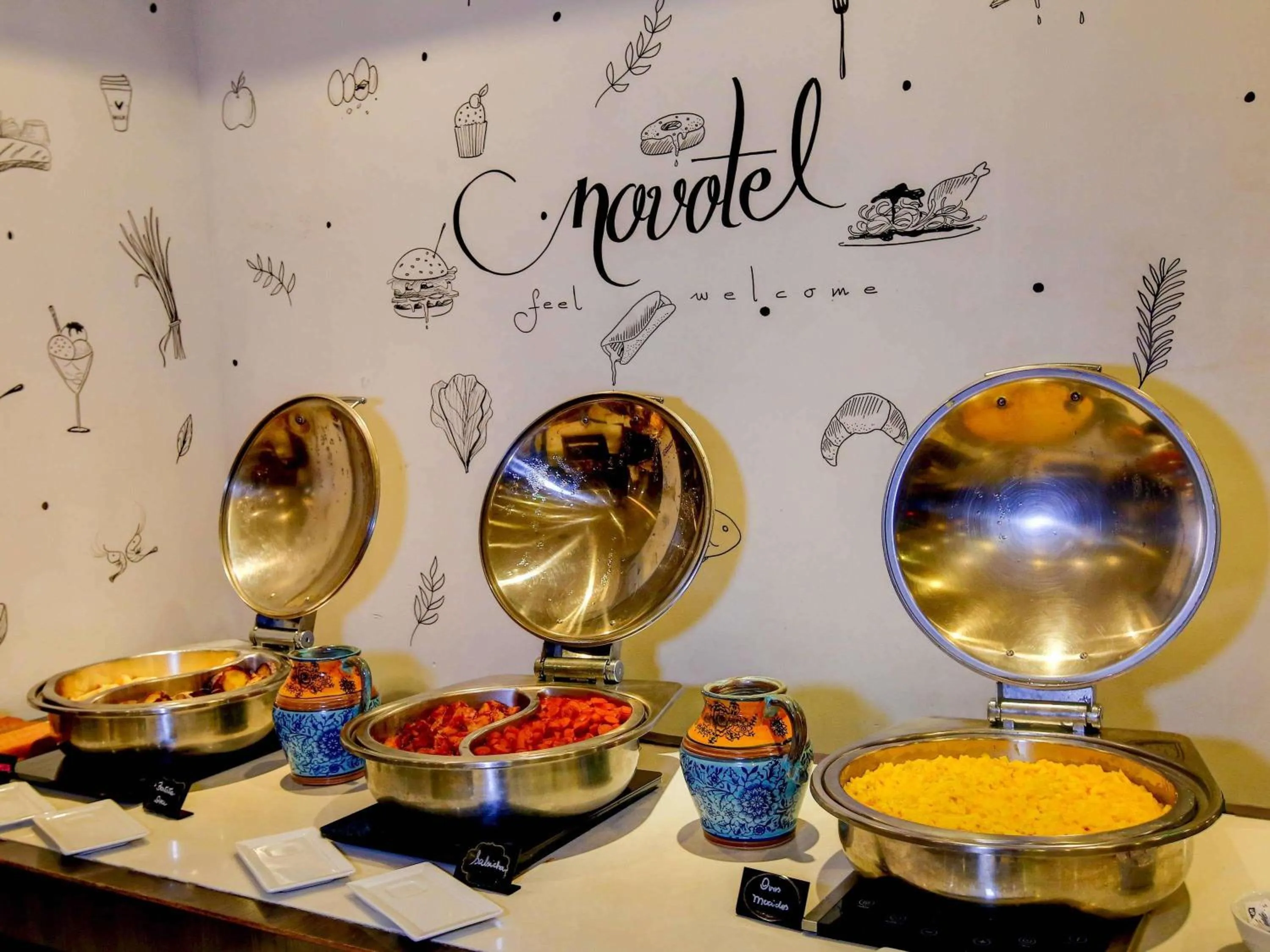 Restaurant/places to eat in Novotel RJ Santos Dumont