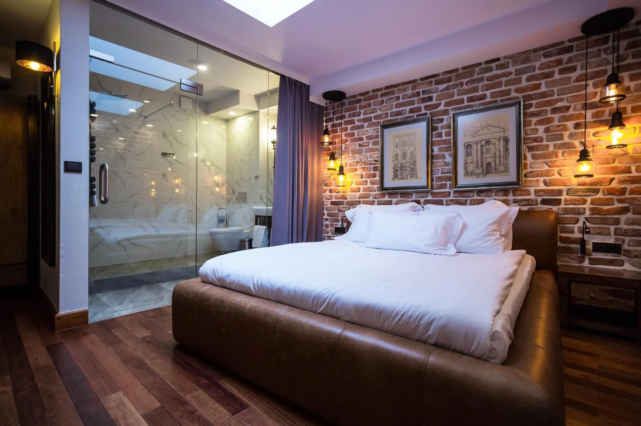 Shower, Bed in Apartamenty Chleb i Wino