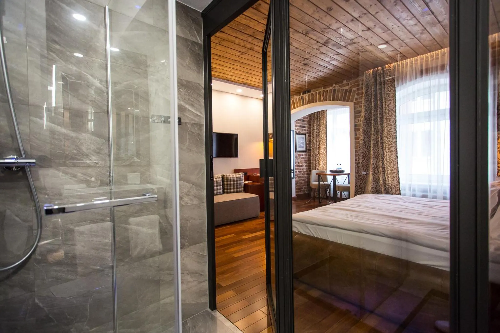 Shower, Bed in Apartamenty Chleb i Wino