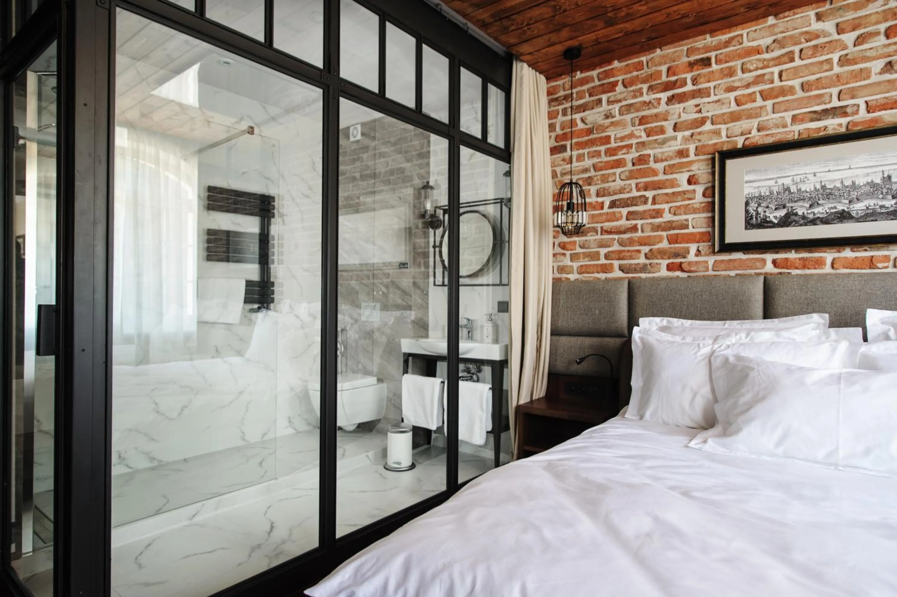 Shower, Bed in Apartamenty Chleb i Wino