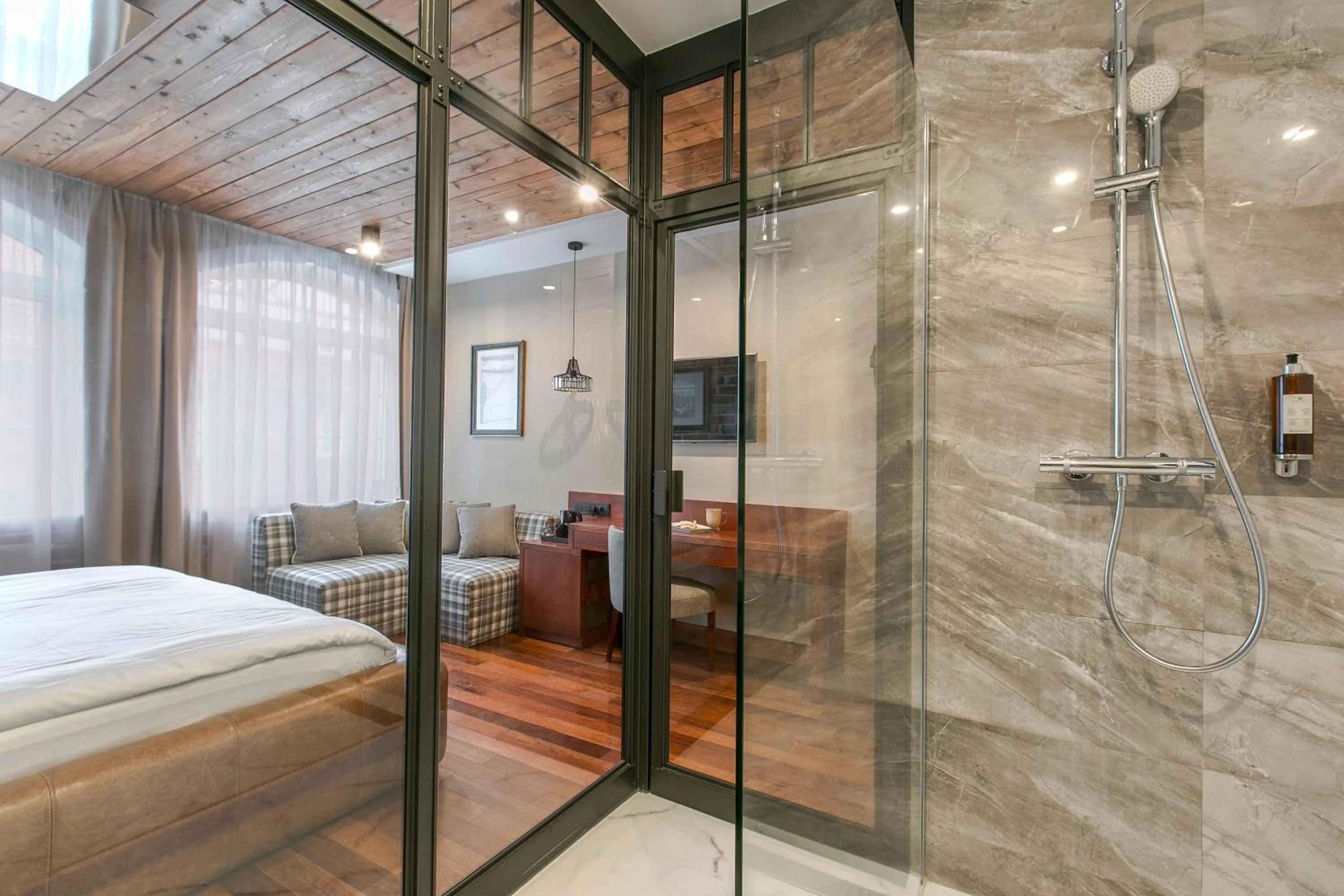 Shower, Bed in Apartamenty Chleb i Wino