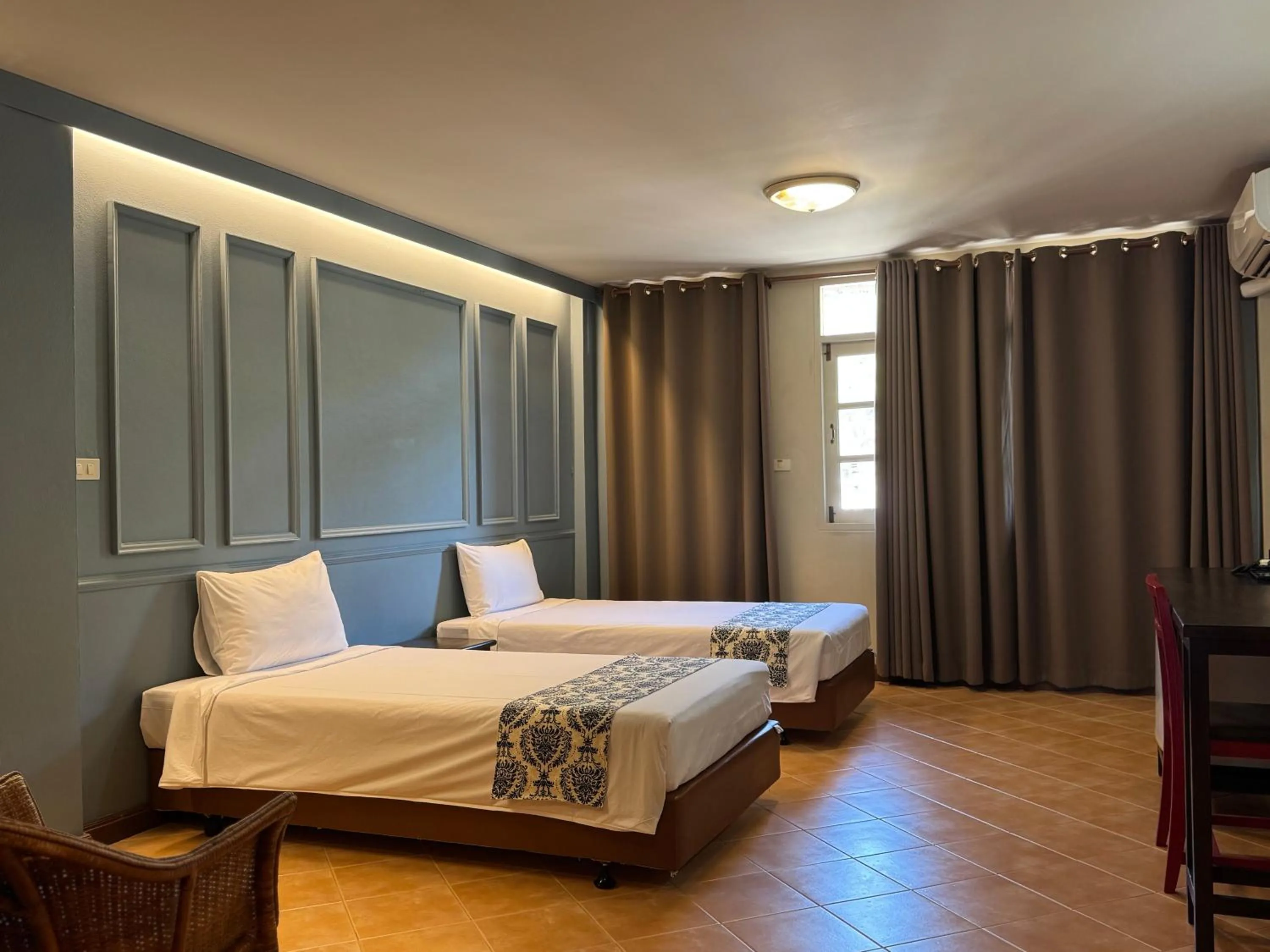 Bedroom, Bed in Sun Hotel