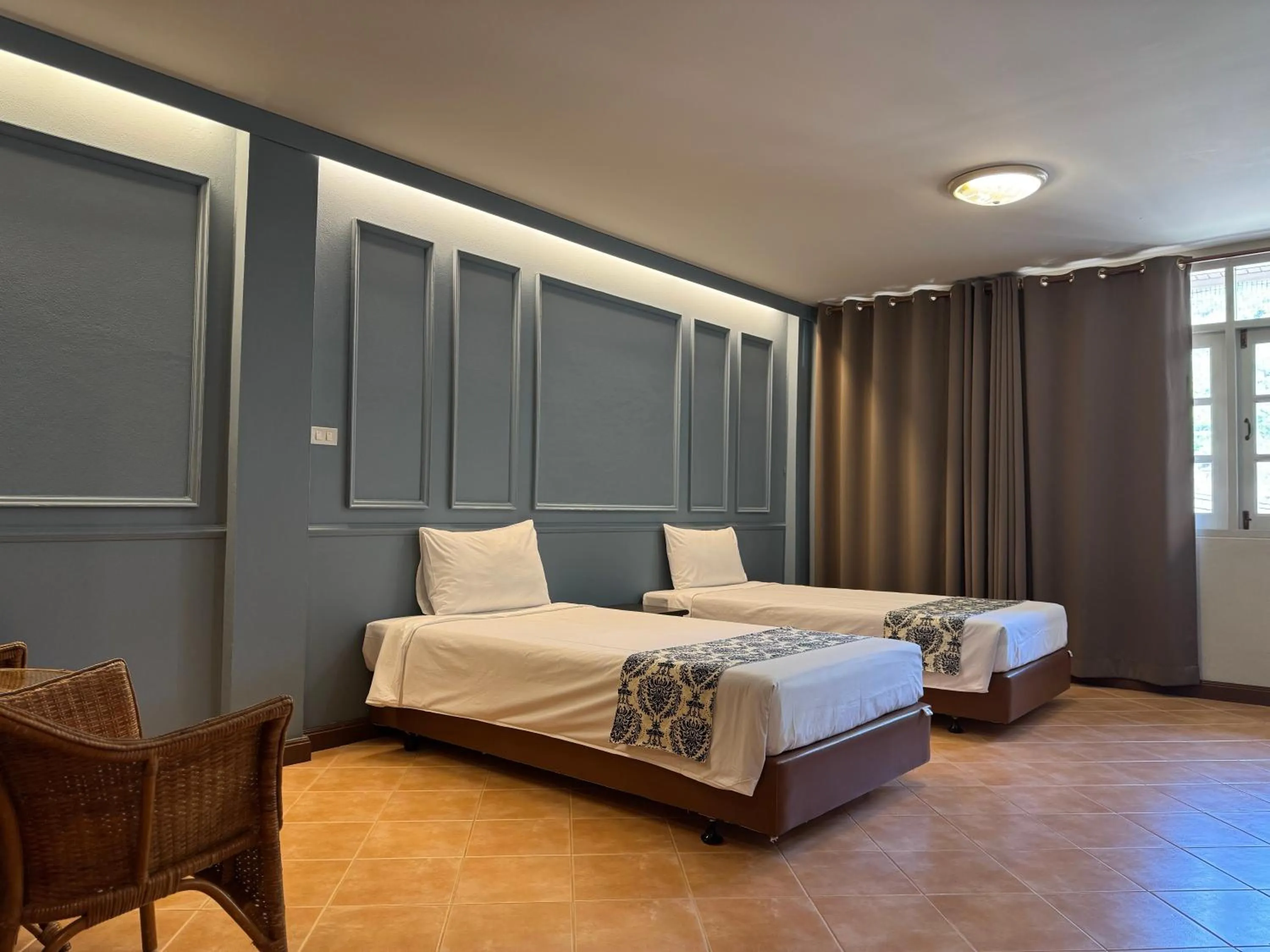 Bedroom, Bed in Sun Hotel