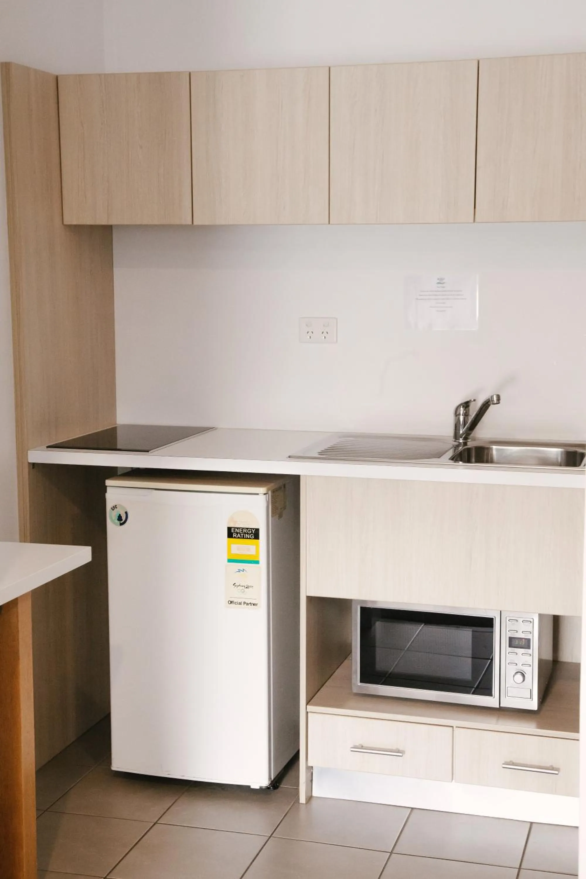 Kitchen or kitchenette in Nagambie Waterfront Motel