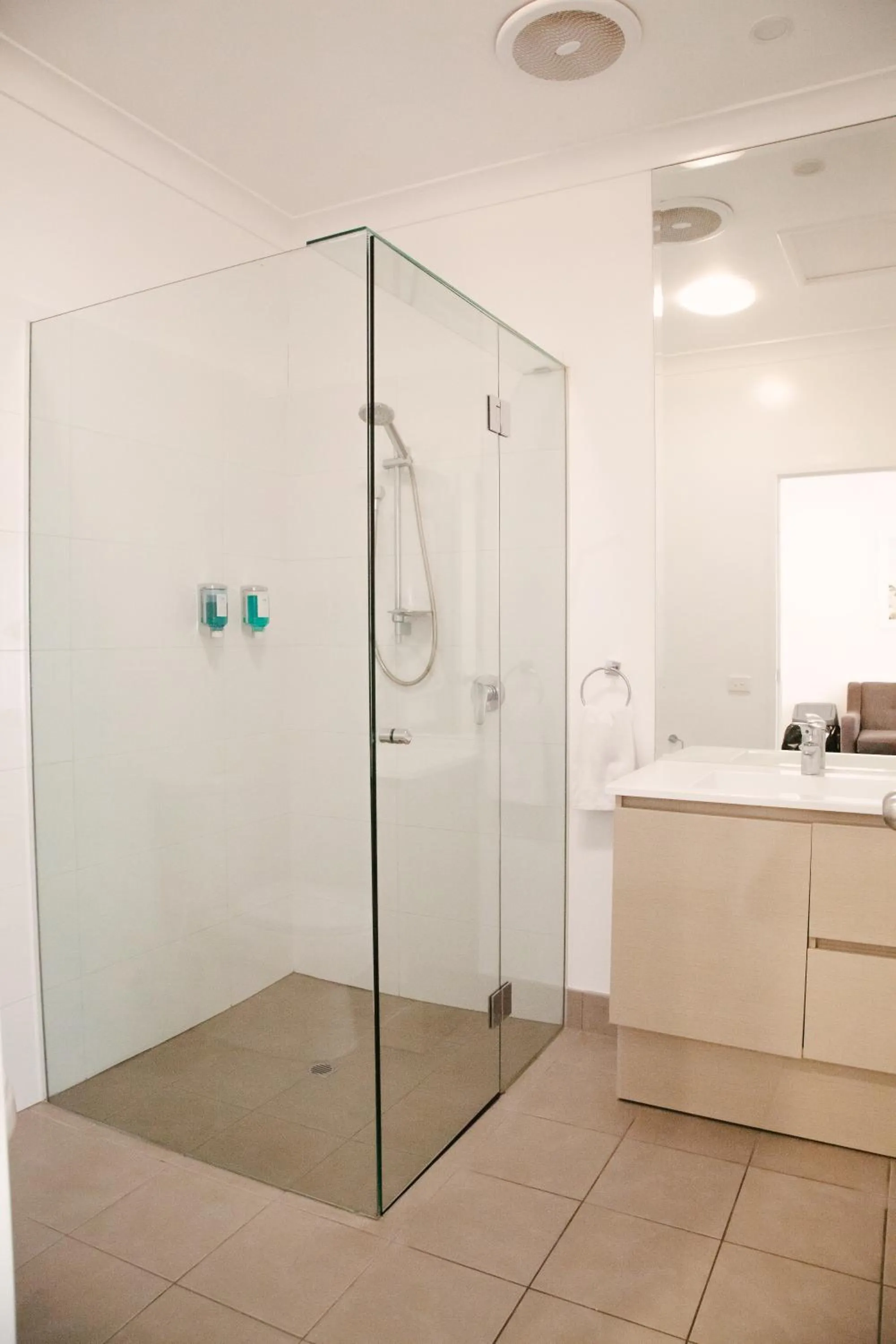 Bathroom in Nagambie Waterfront Motel