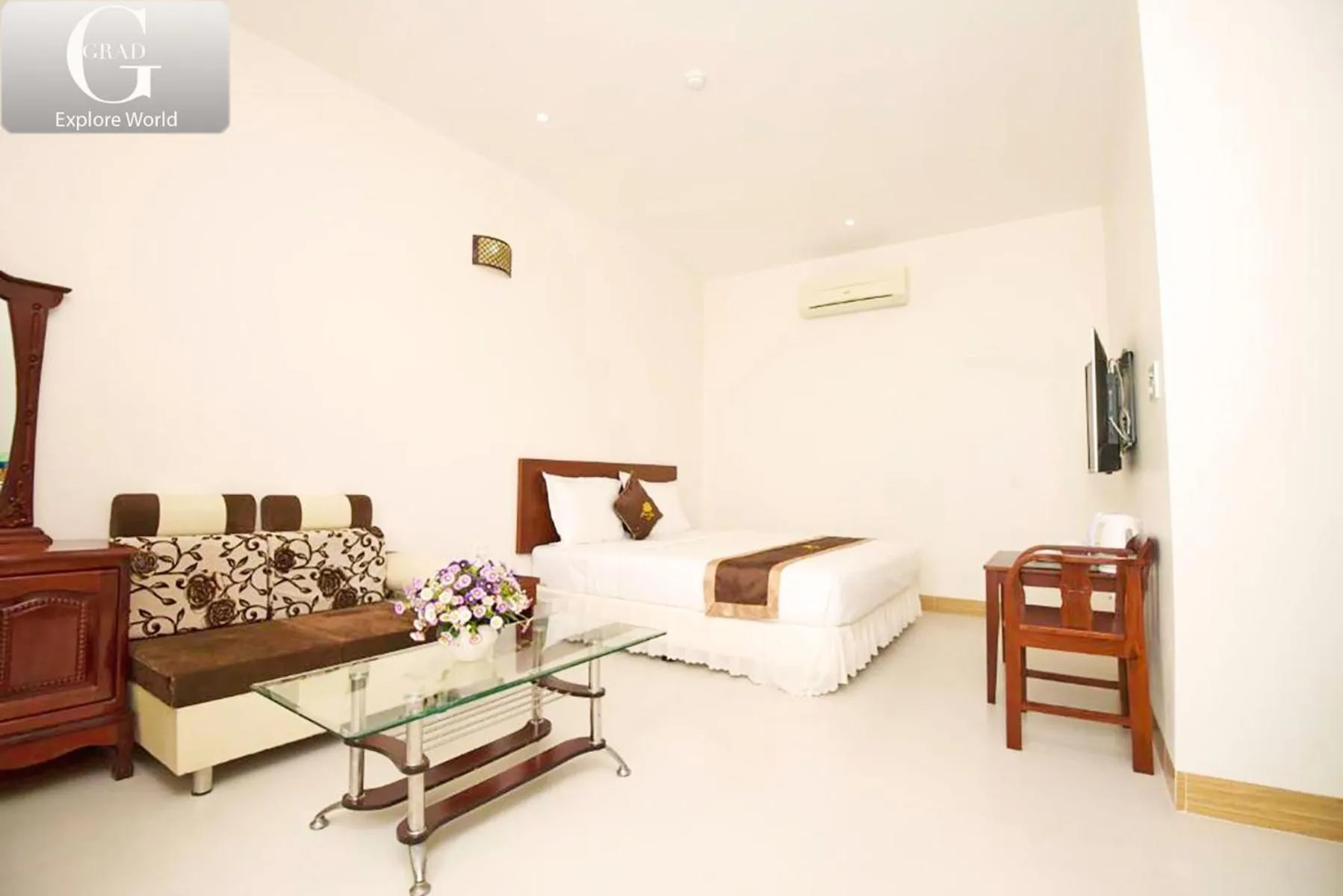 Living room, Bed in Bong Sen Xanh Hotel