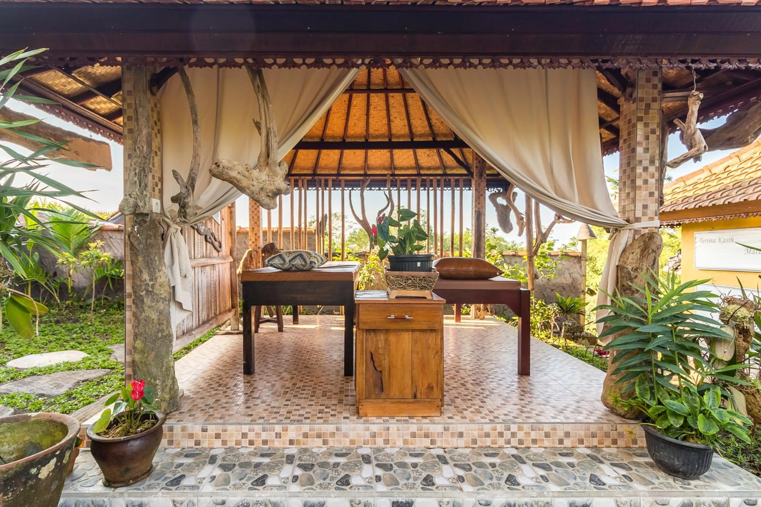 Spring in Pondok Nyoman Bedugul by AGATA