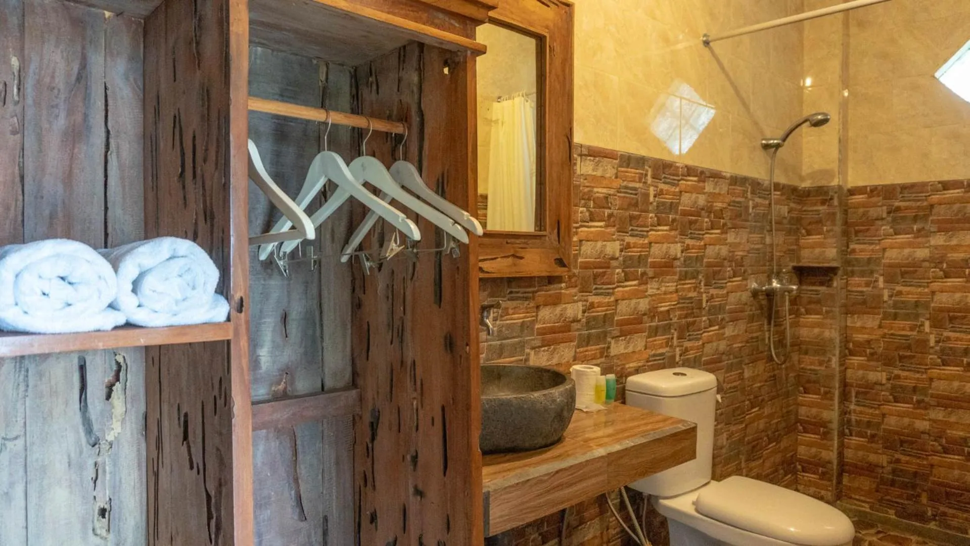 Shower in Pondok Nyoman Bedugul by AGATA