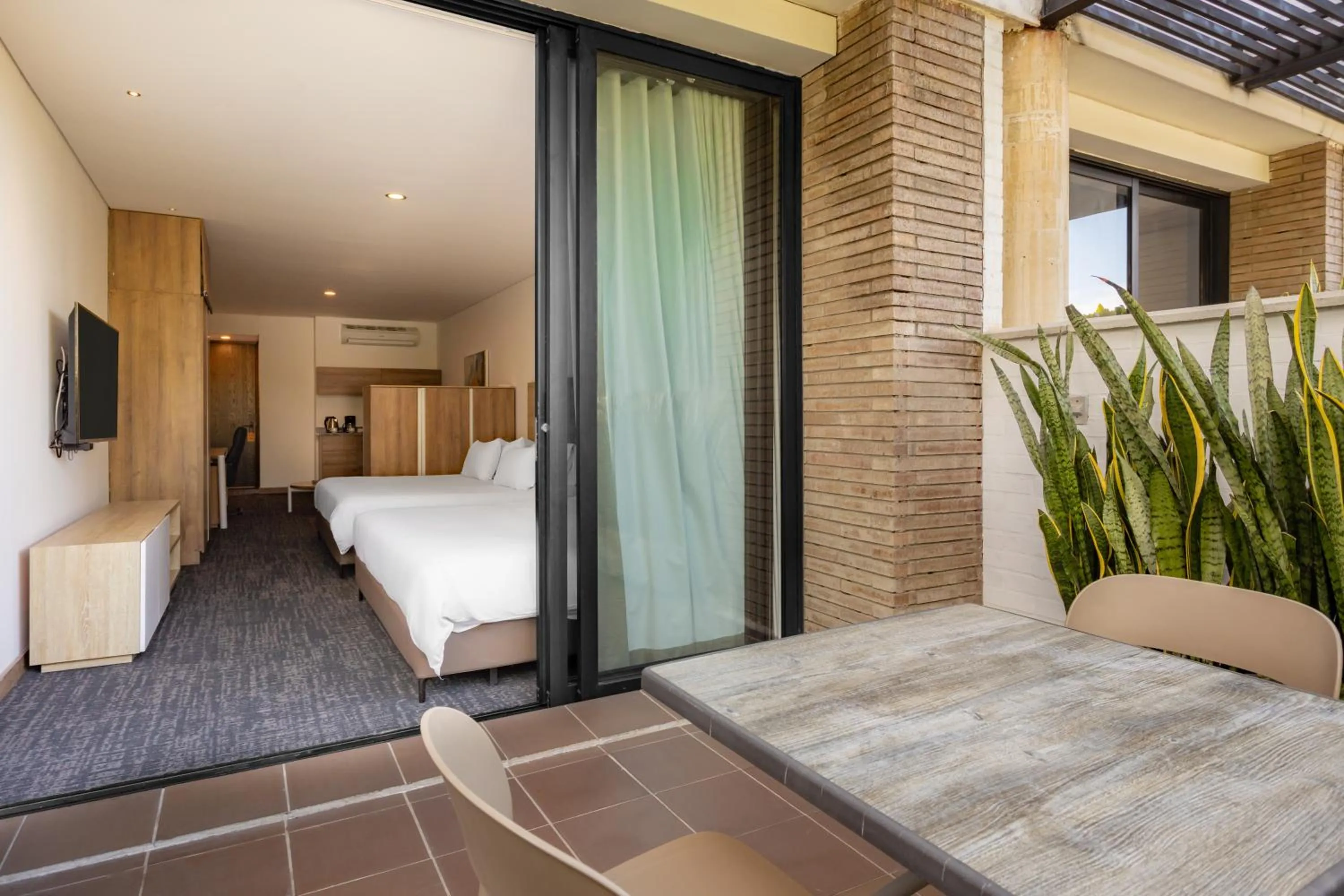 Balcony/Terrace, Bed in Alko Hotel Integrado