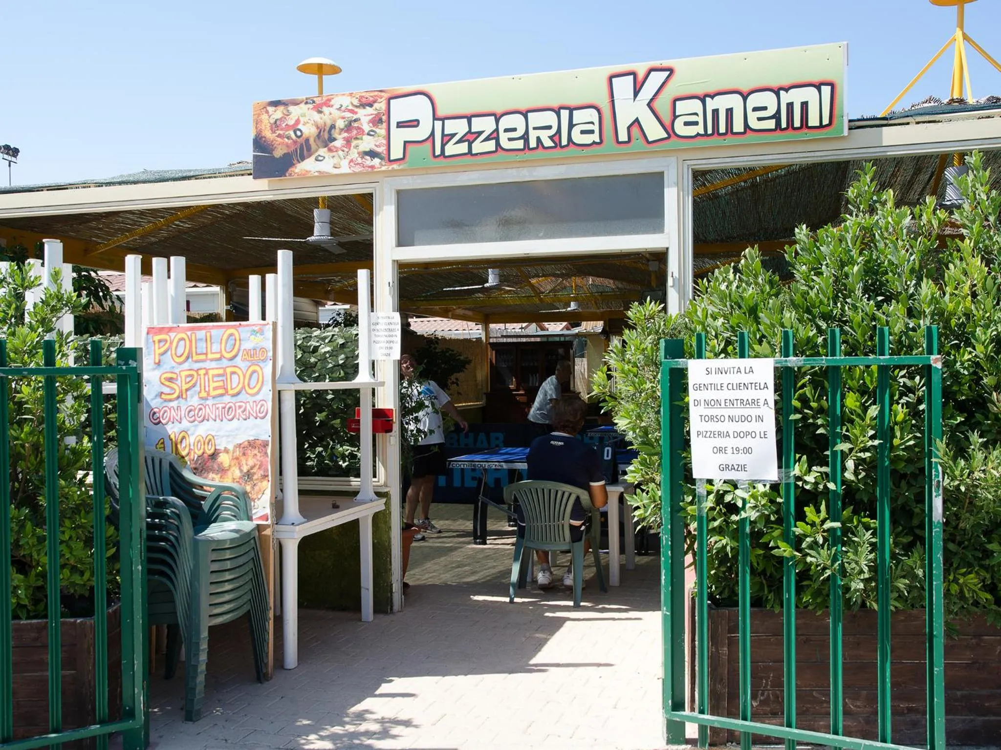 Restaurant/places to eat in Kamemi Village & Camping