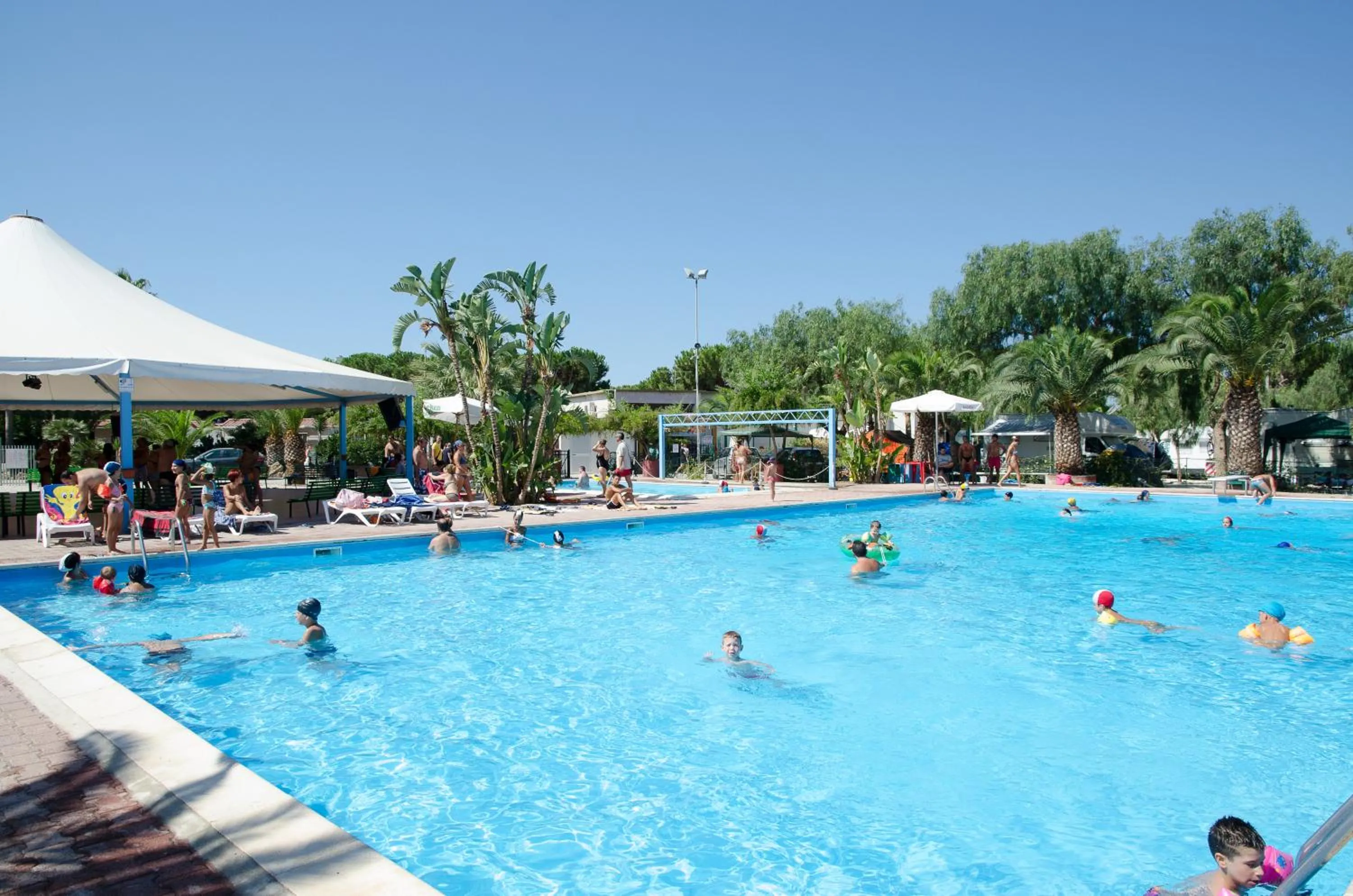 Swimming pool in Kamemi Village & Camping