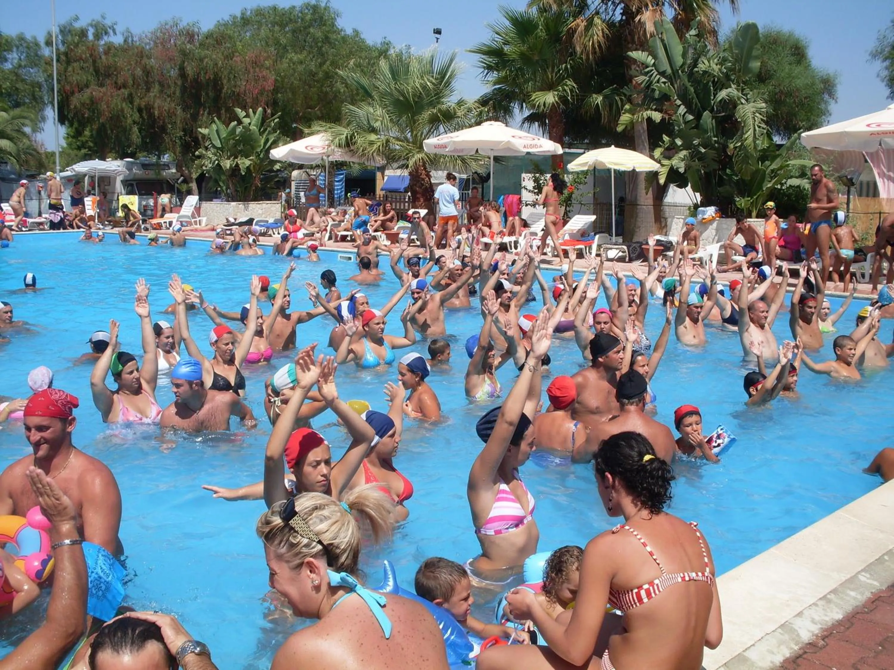 Swimming pool in Kamemi Village & Camping