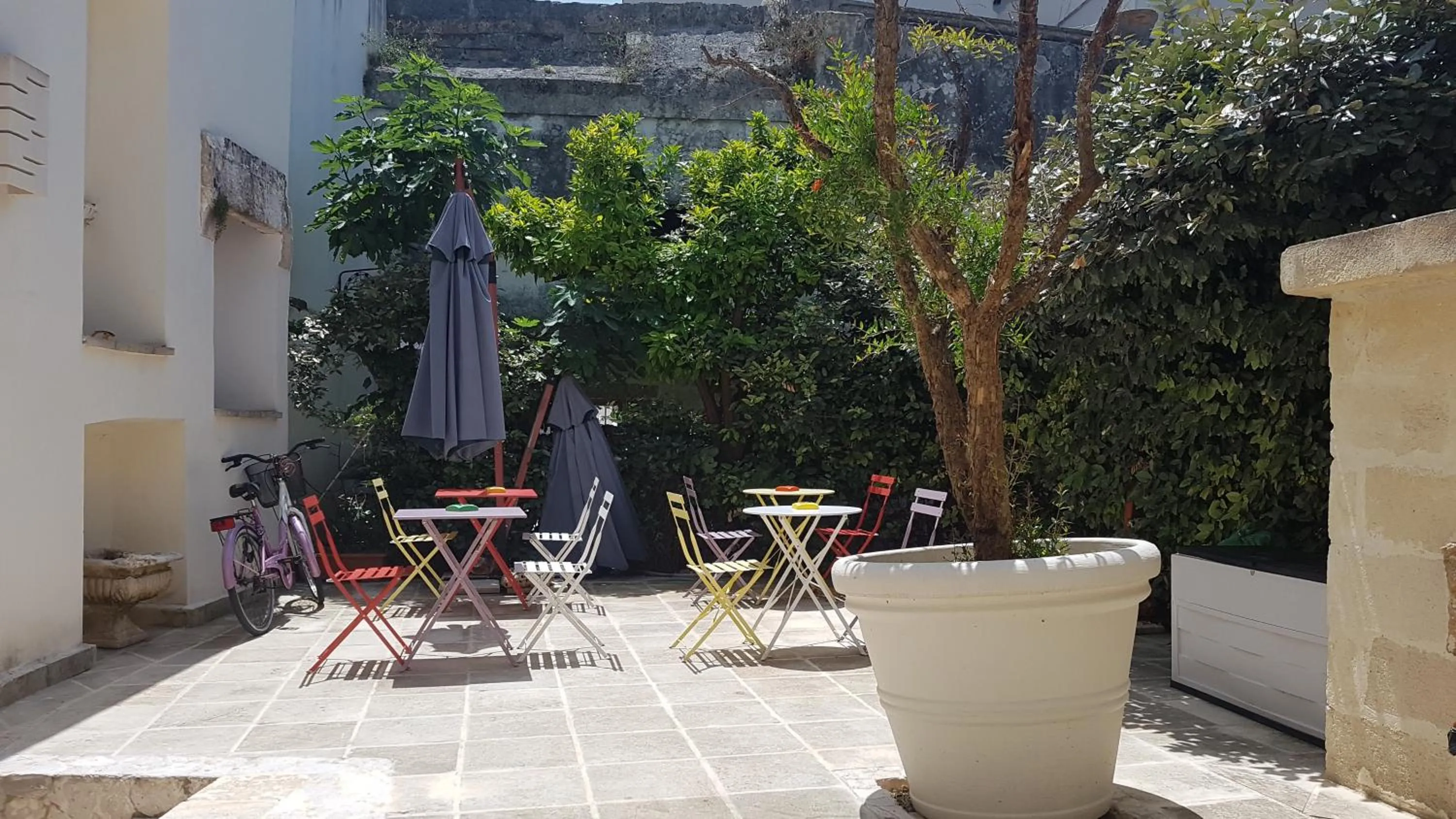 Patio in Borgo Sofia Bed and Breakfast