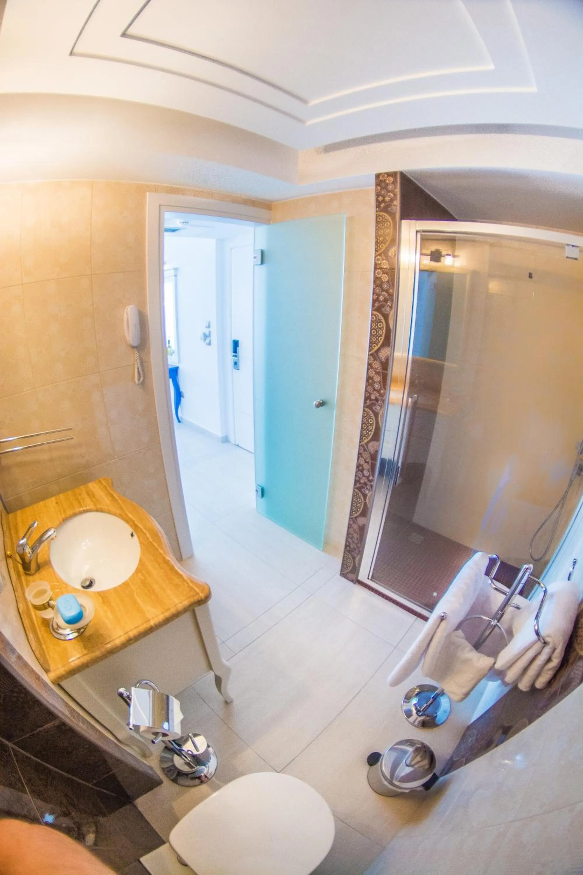 Shower in Hydrele Beach Hotel & Village