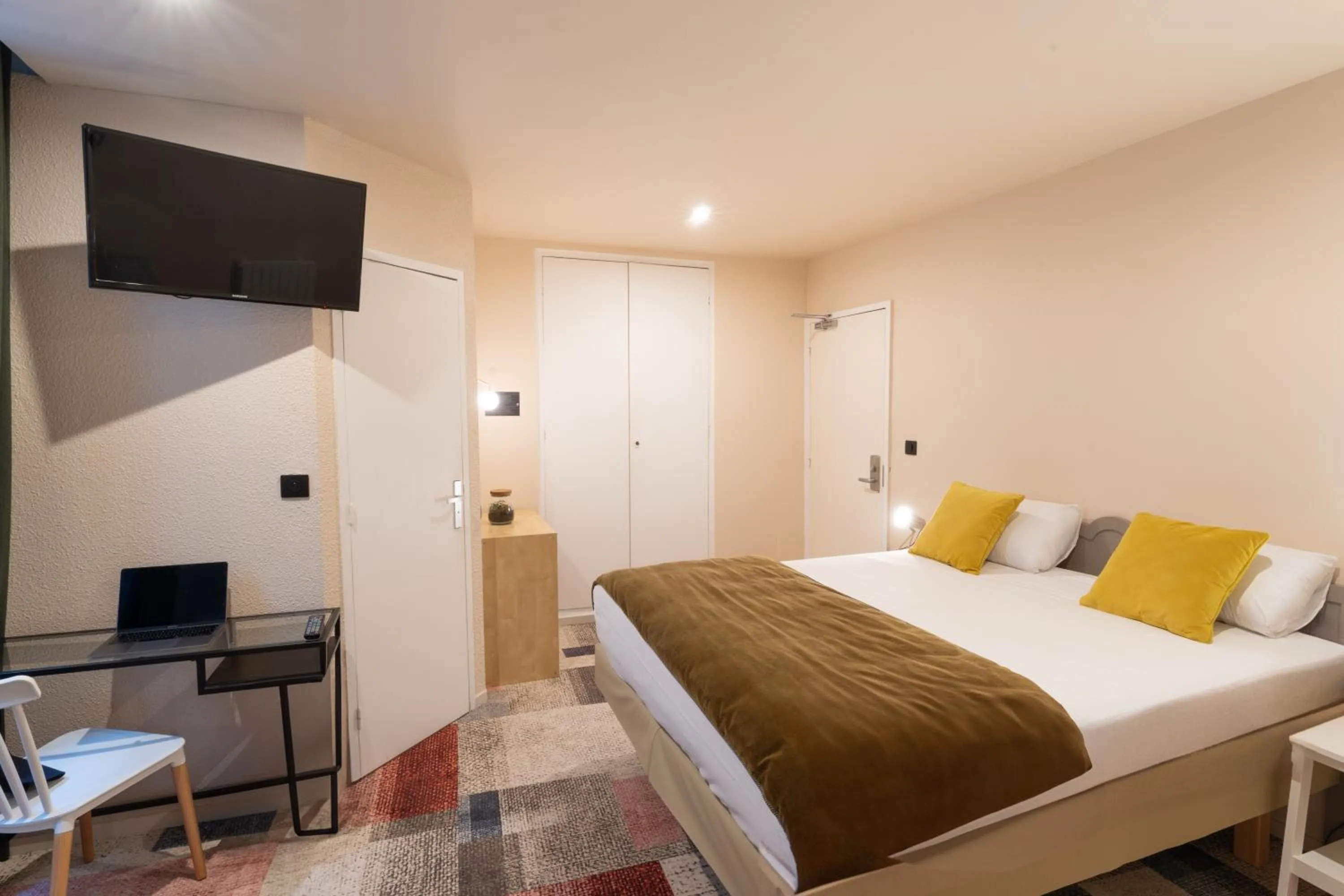 Photo of the whole room, Bed in Résidence du Théâtre