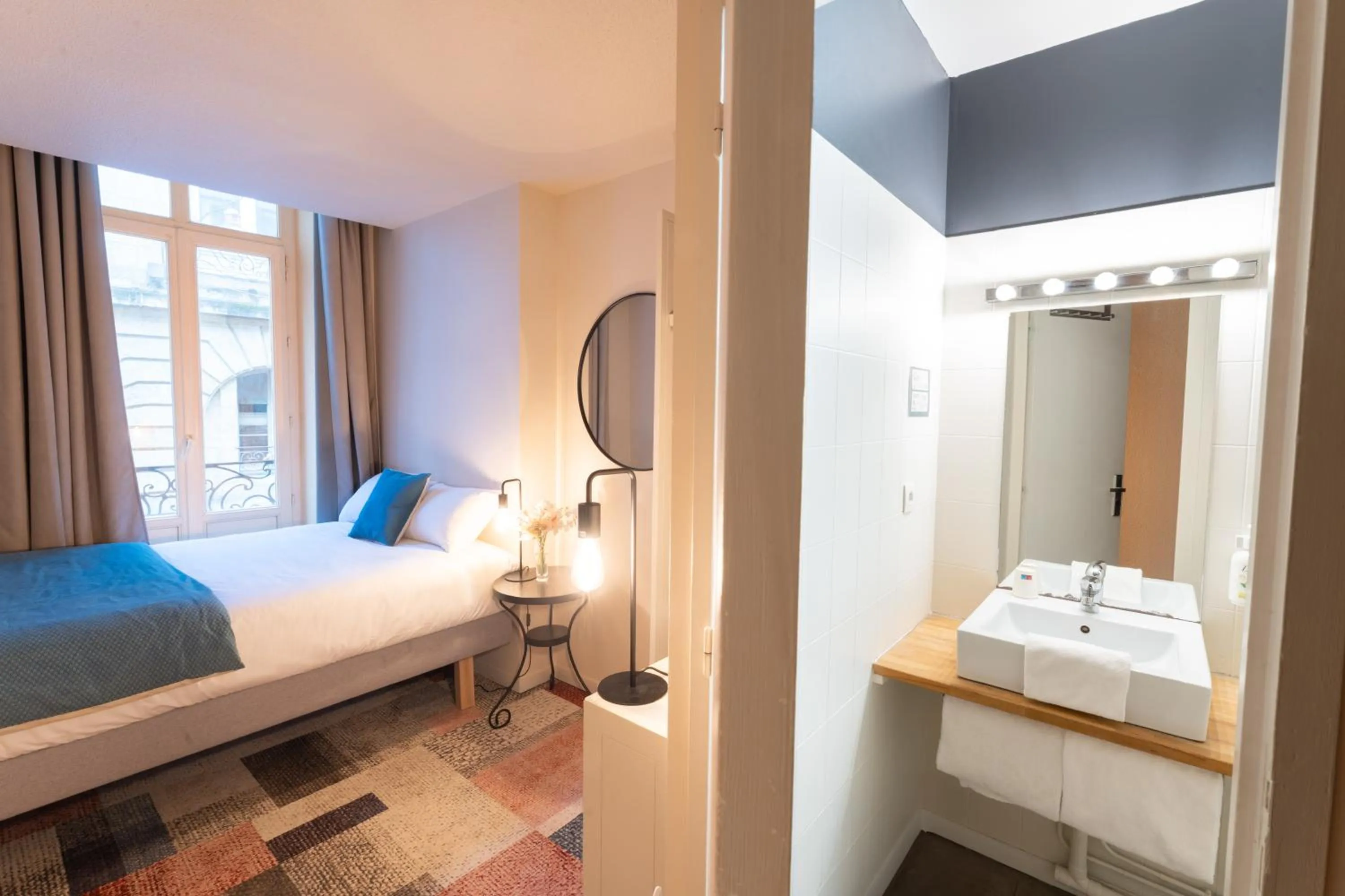 Photo of the whole room, Bed in Résidence du Théâtre