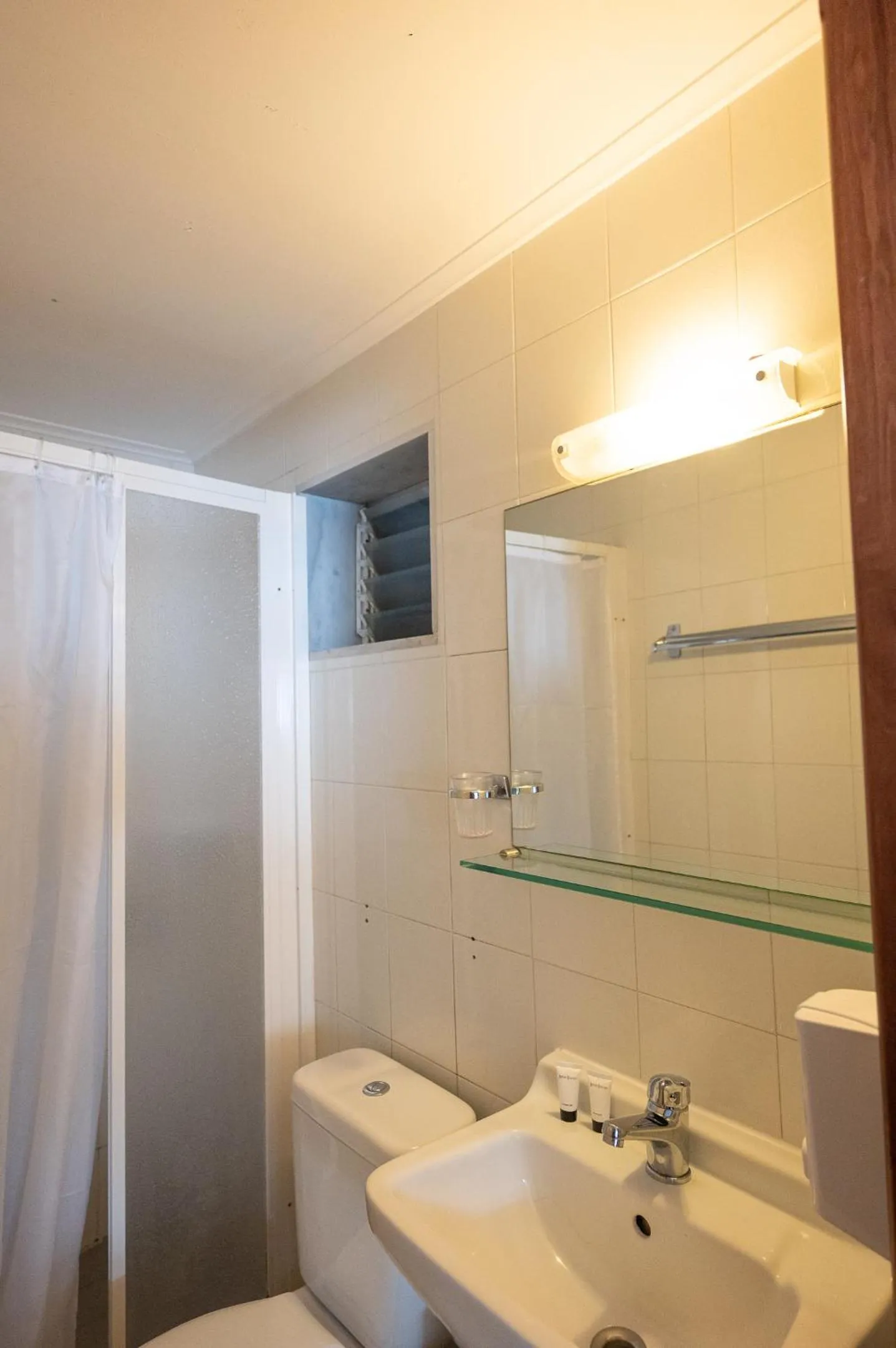 Shower in Hotel Akropol